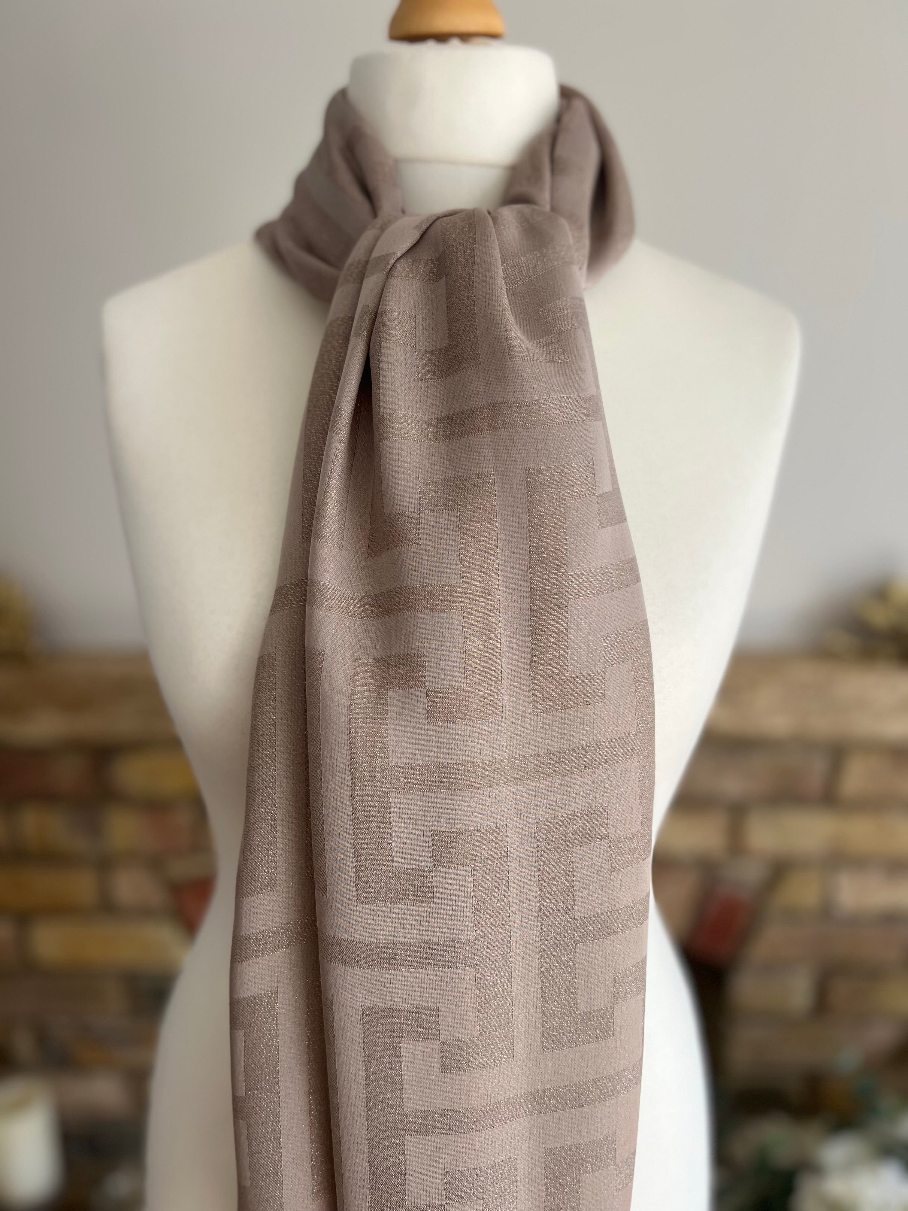 ✨ Maze Lumière Scarf