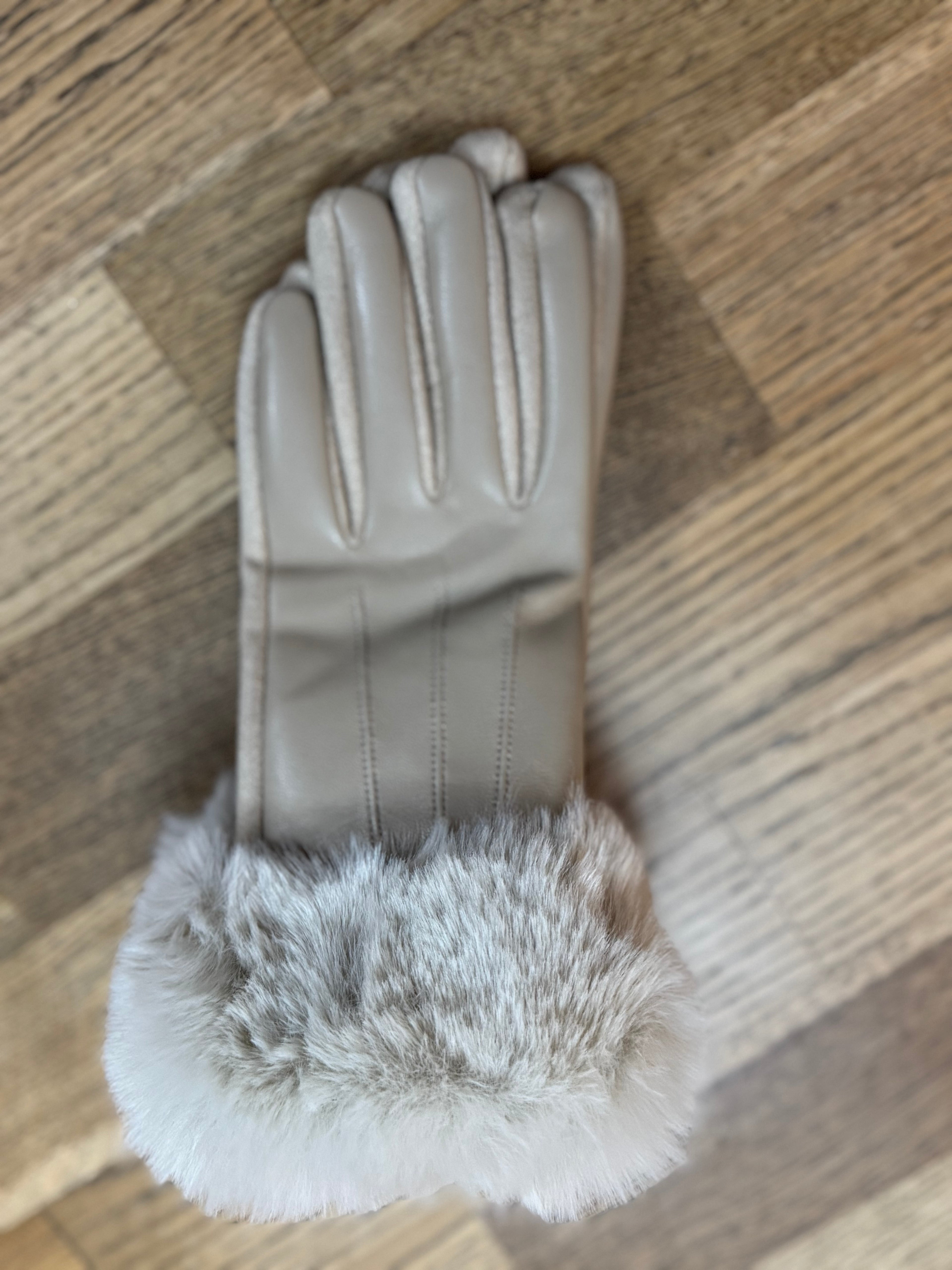❄️ Luxe Touch Faux Leather Gloves