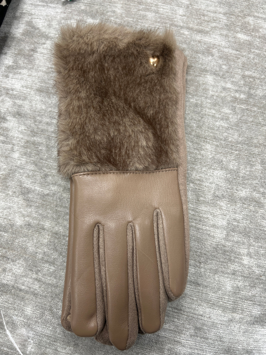 🖤 Fur Heart Gloves with Touchscreen Finger