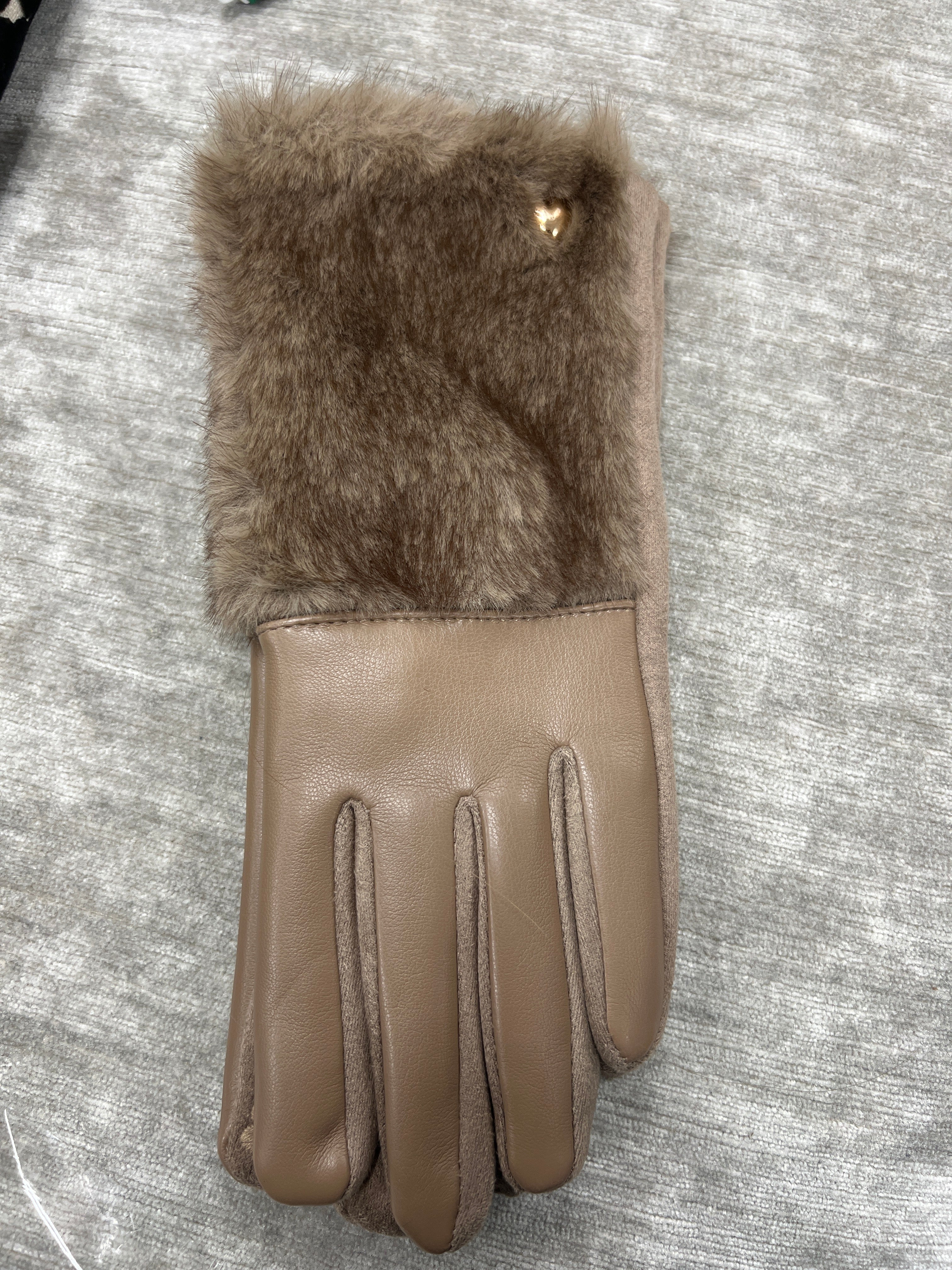 🖤 Fur Heart Gloves with Touchscreen Finger