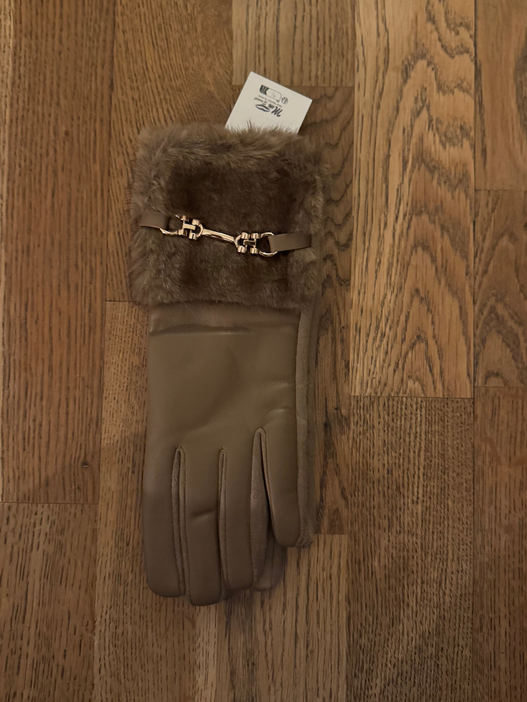 ✨ Chainlink Chic Faux Leather Gloves