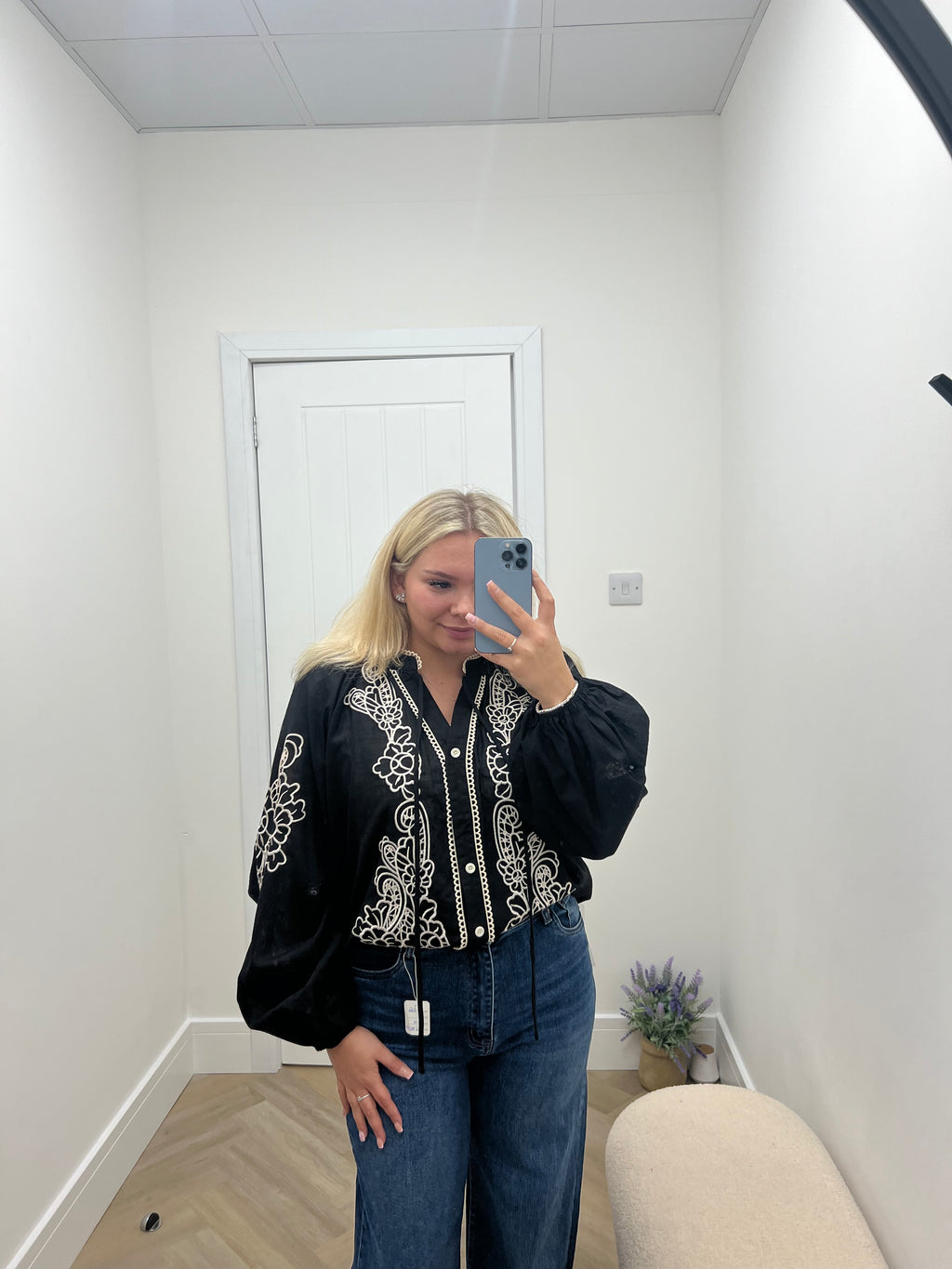 Ivy embroidered blouse🤎🖤