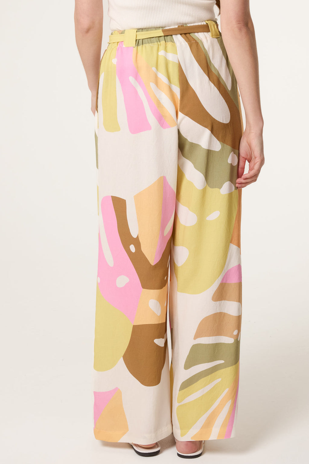 Zinnia Abstract Leaf Belted Wide Leg Trouser