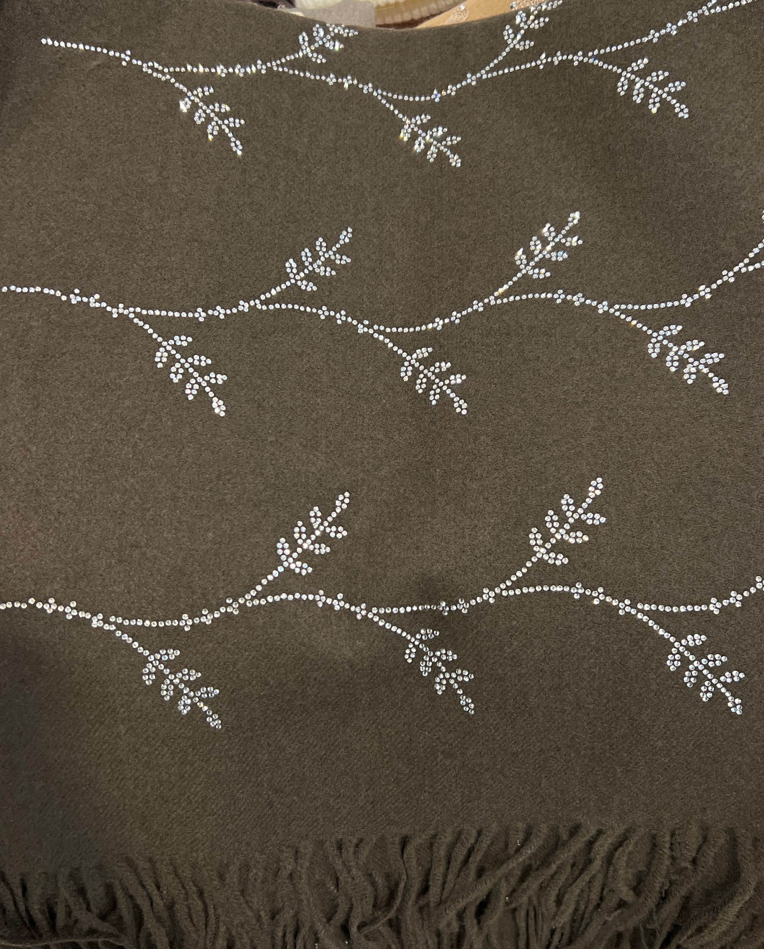 ✨ Leaf Sparkle Scarf