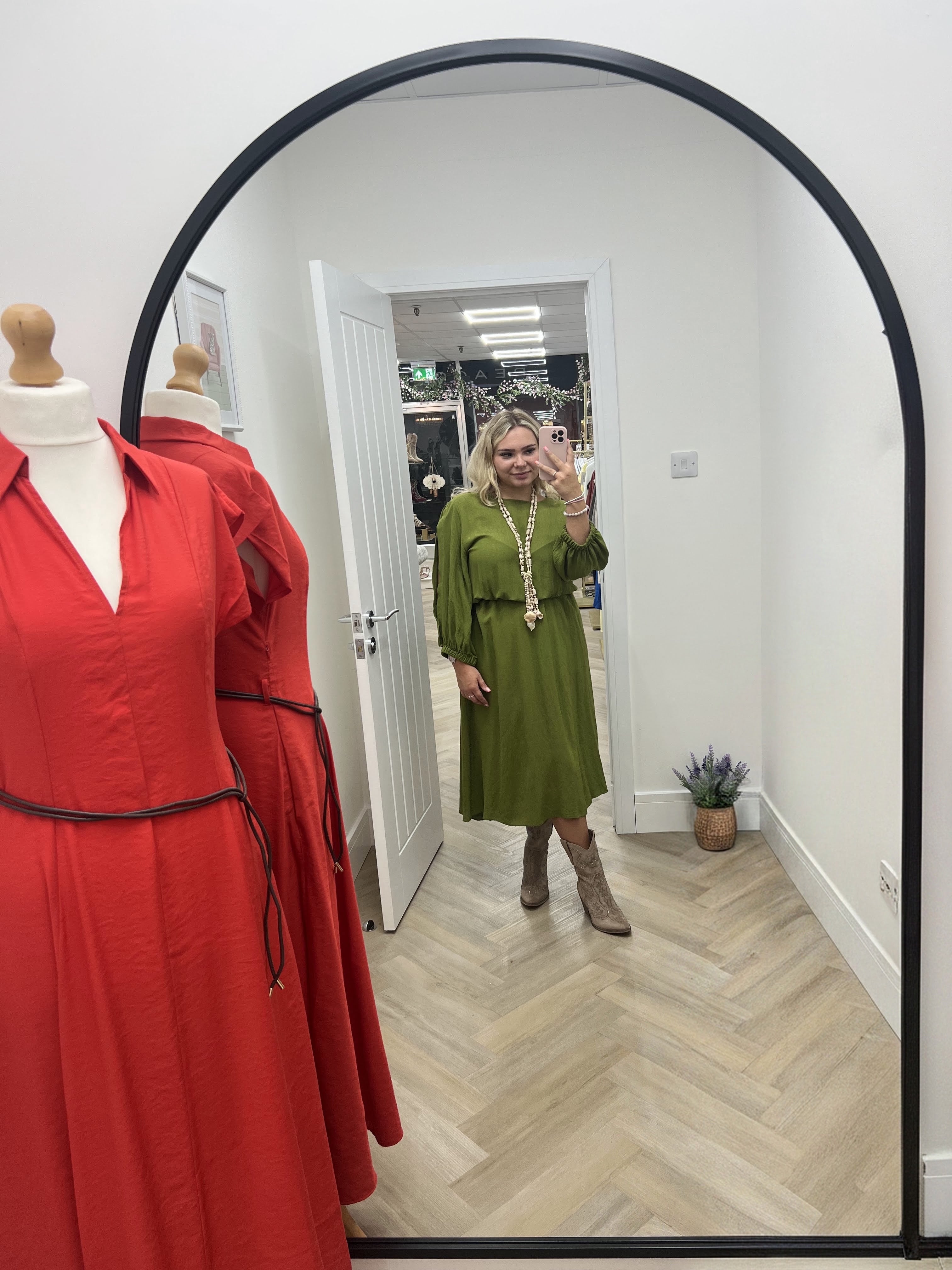 Lidia split sleeve dress🤎🤍💙