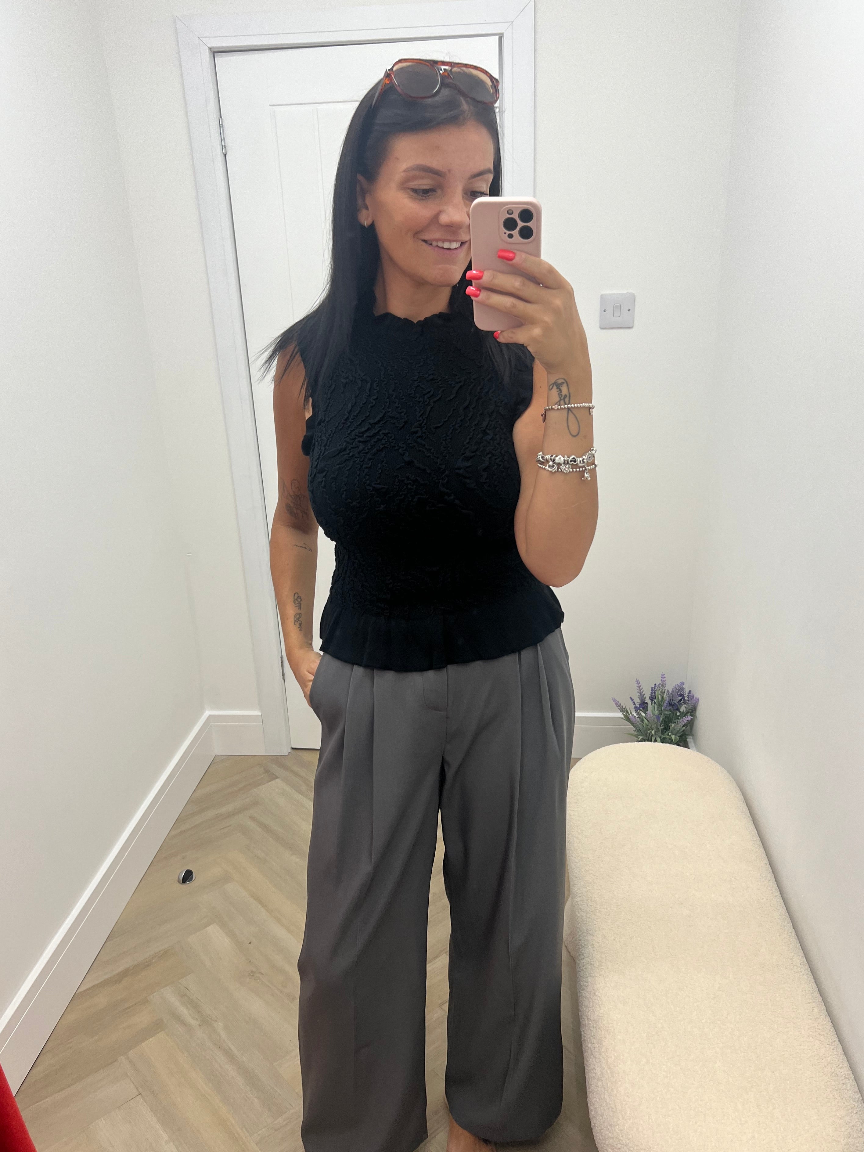 Skye sleeveless top🤍🤎🖤