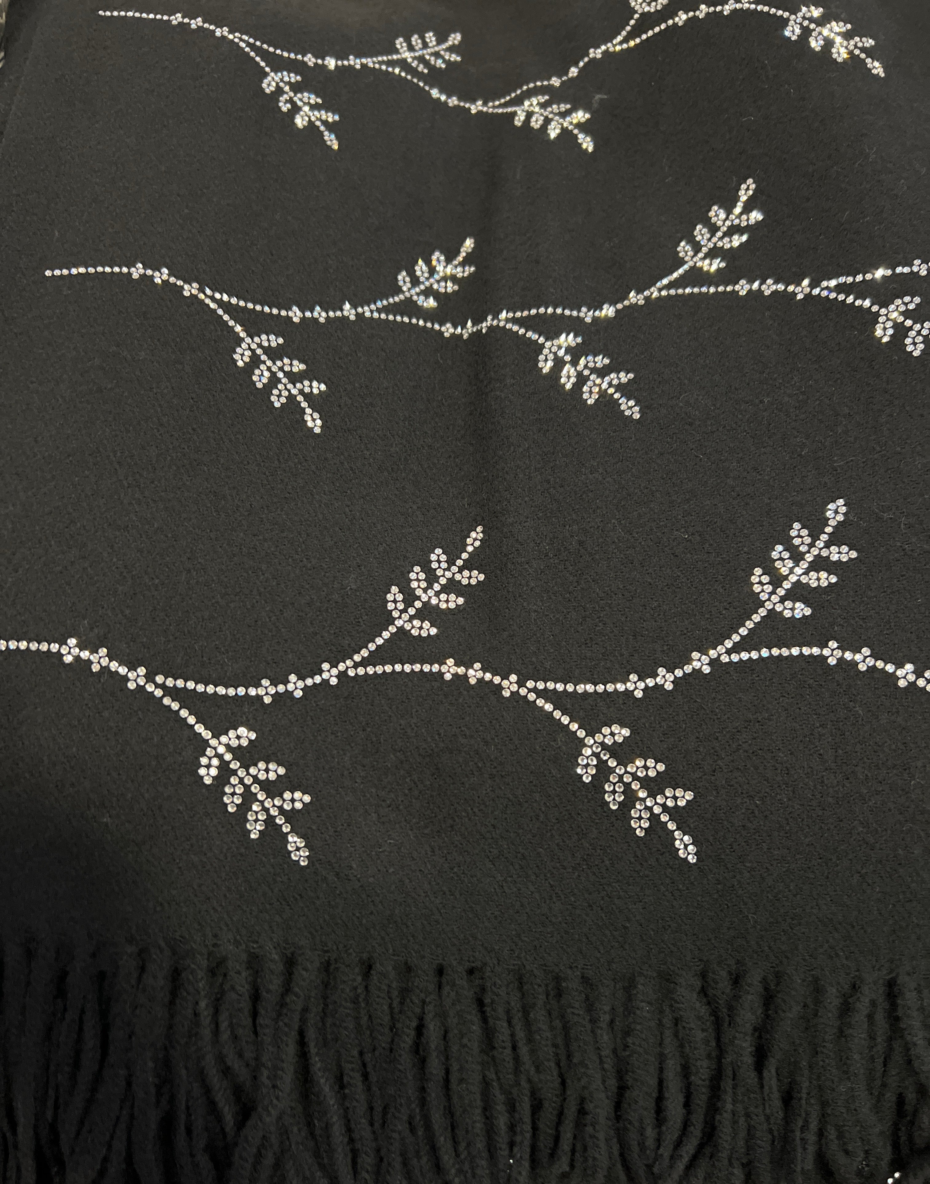 ✨ Leaf Sparkle Scarf