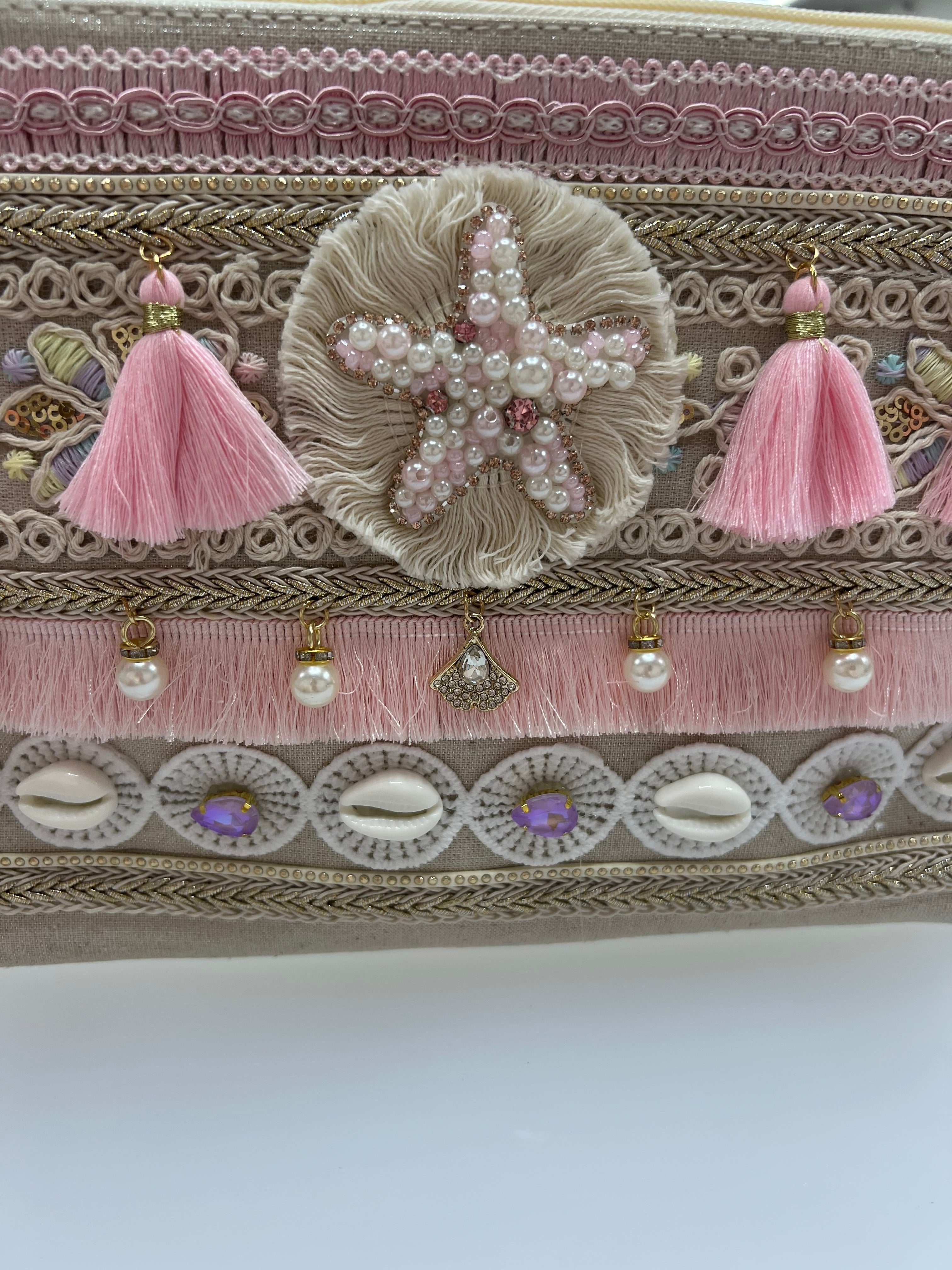 🌸 Pink Starfish – Embellished Boho Clutch