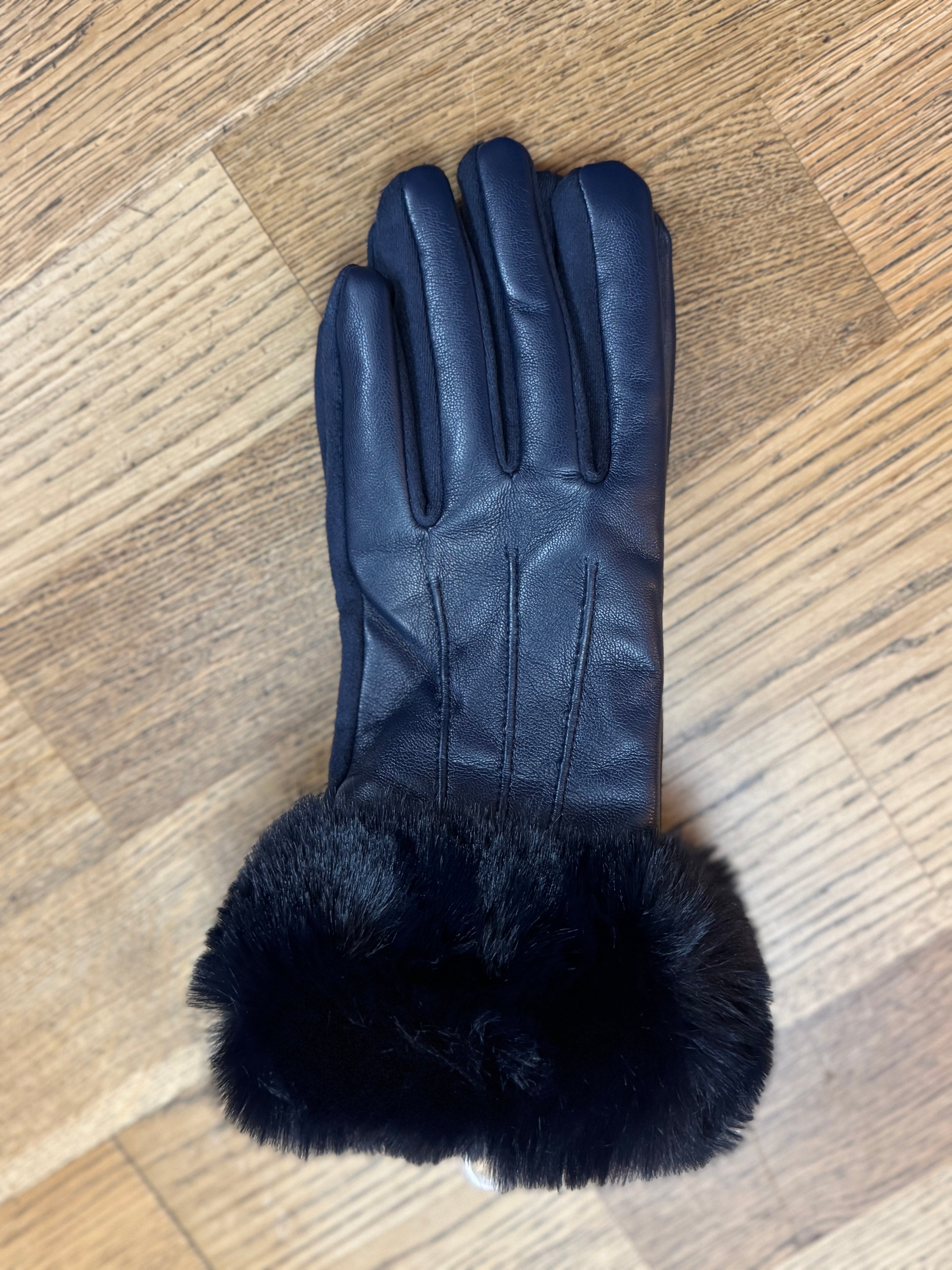 ❄️ Luxe Touch Faux Leather Gloves