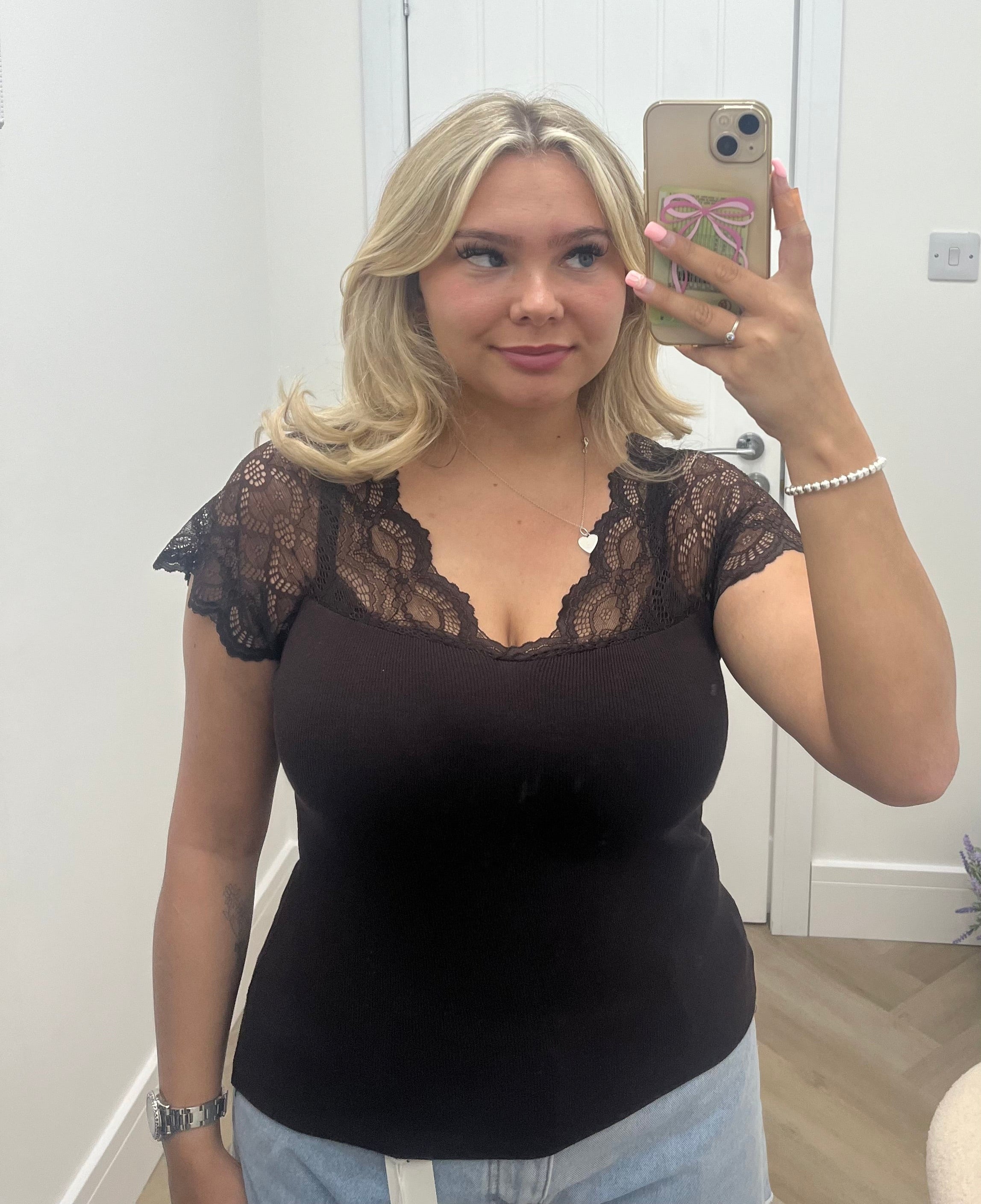 Lacy v neck top 🤍🤎