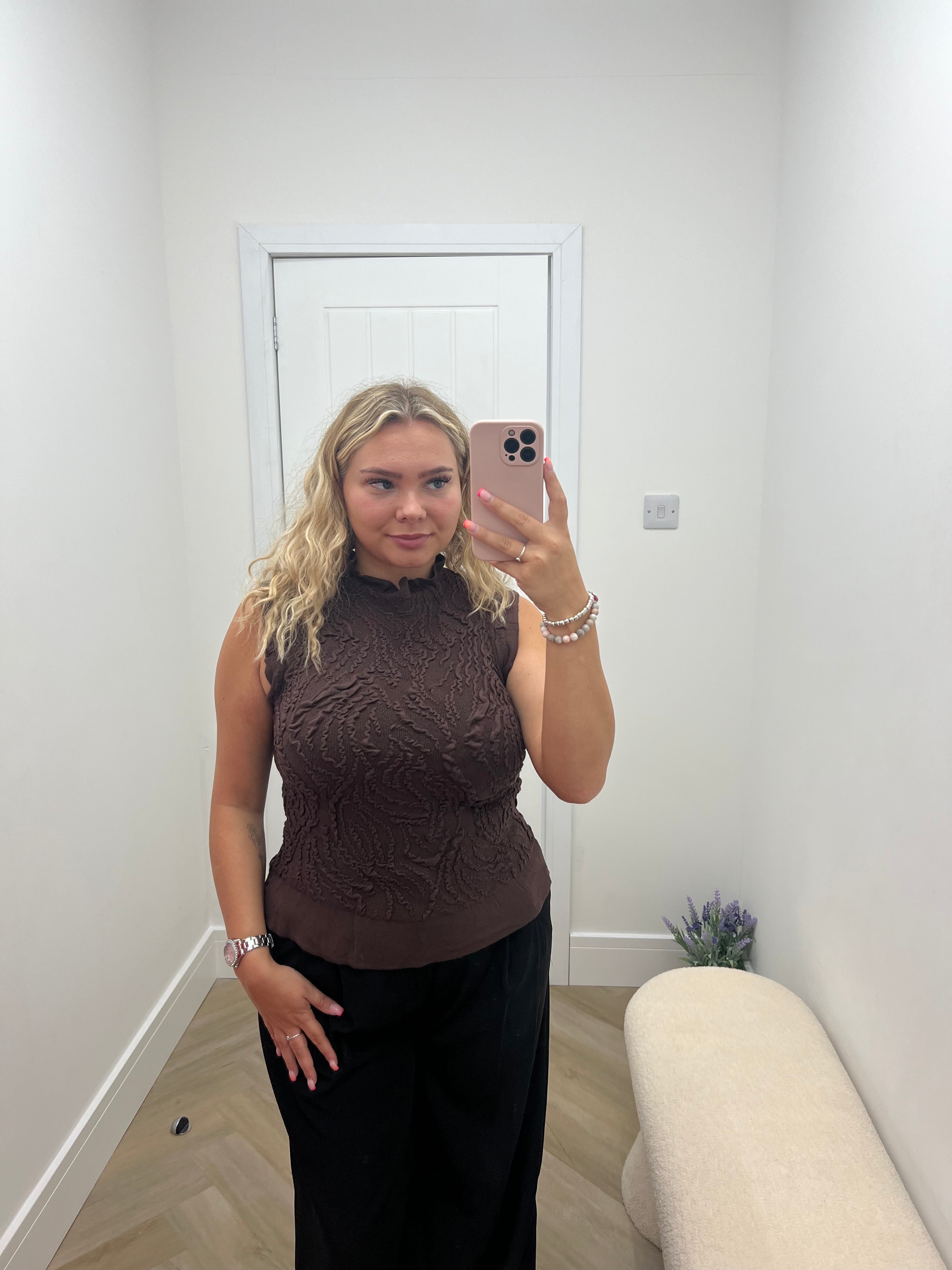 Skye sleeveless top🤍🤎🖤