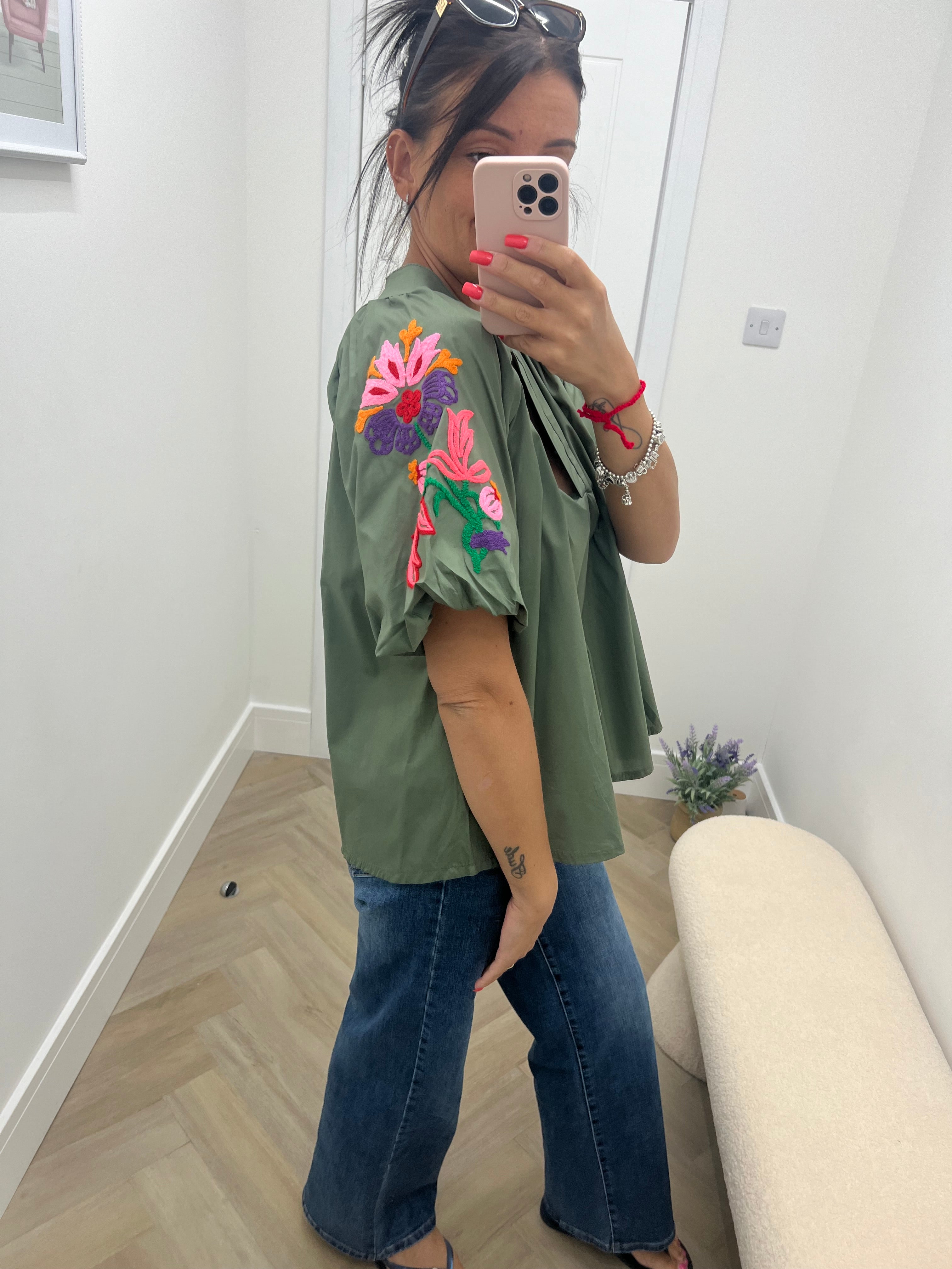 Krya flower sleeve blouse🌺💐