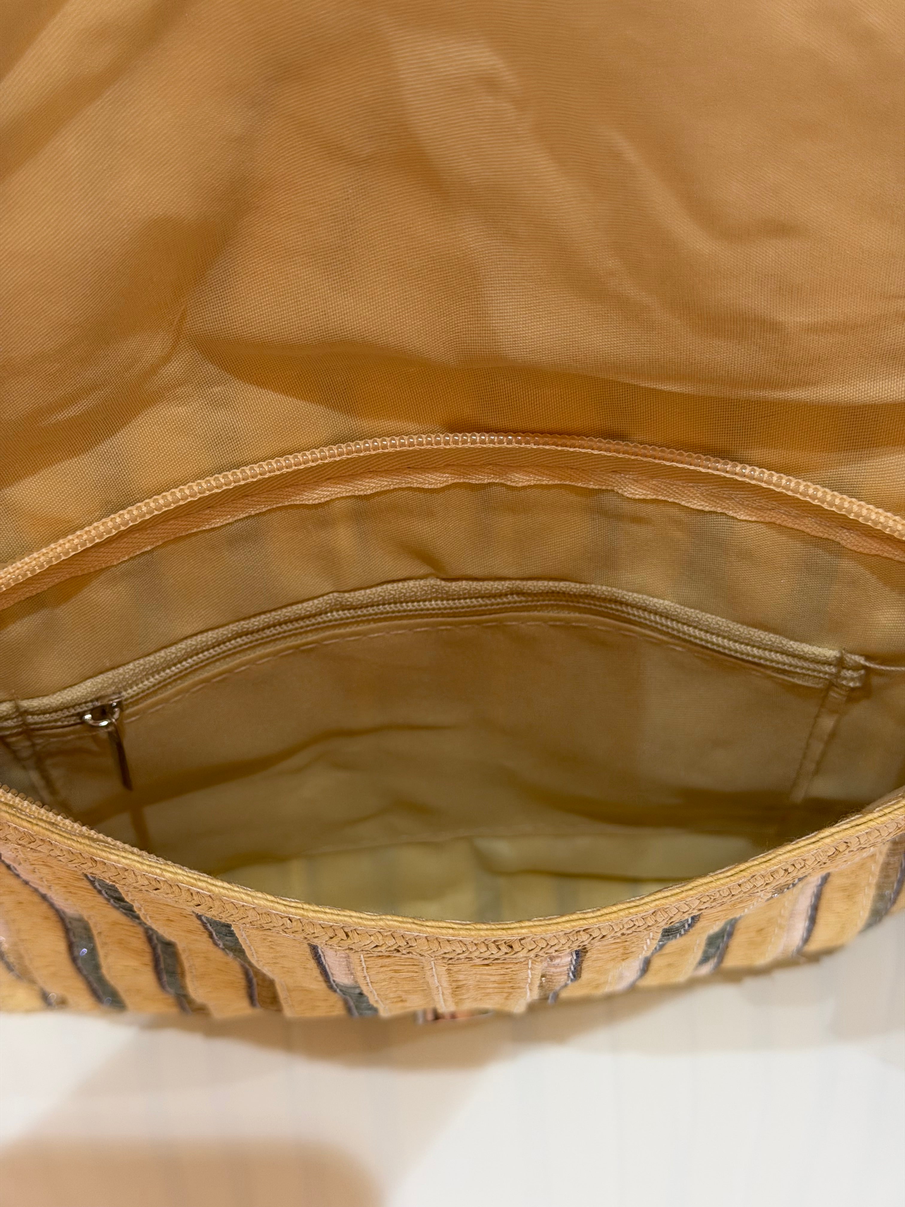 Eye Clutch