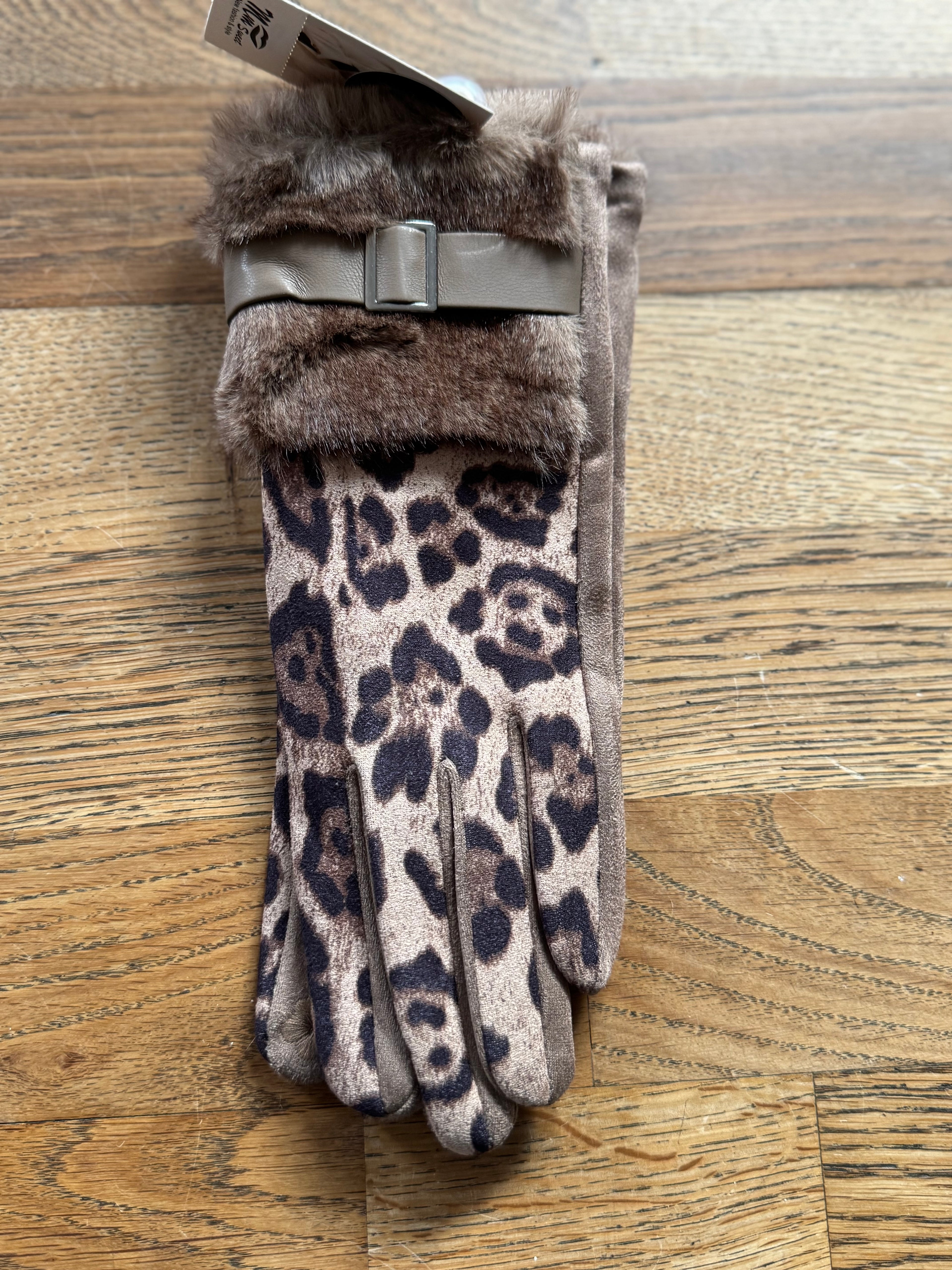🐾 Luxe Leopard Winter Gloves