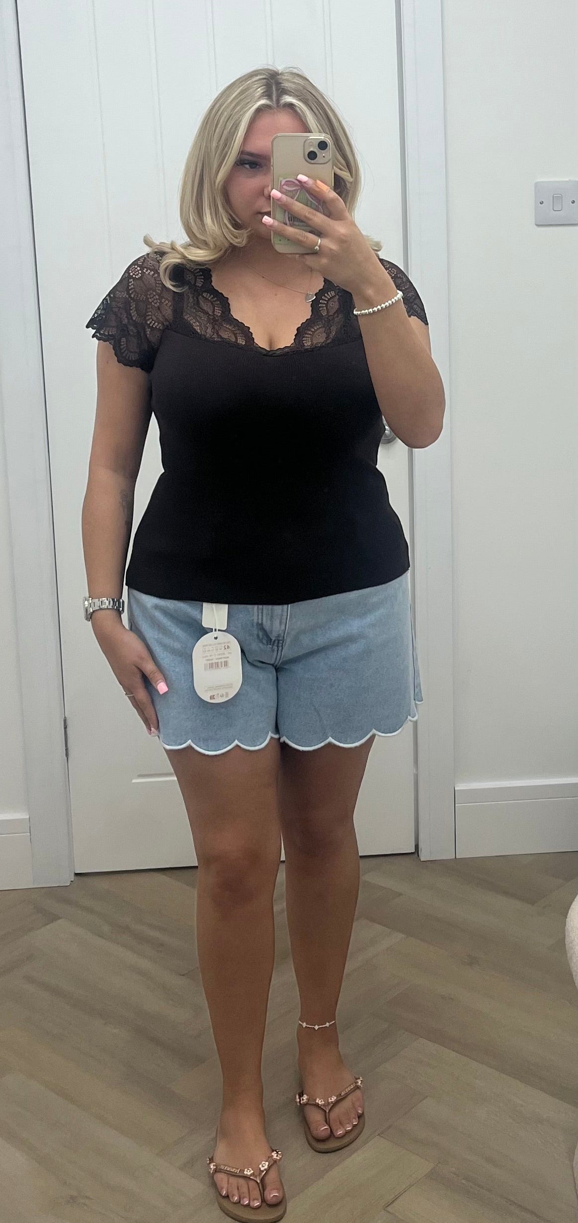 Lacy v neck top 🤍🤎