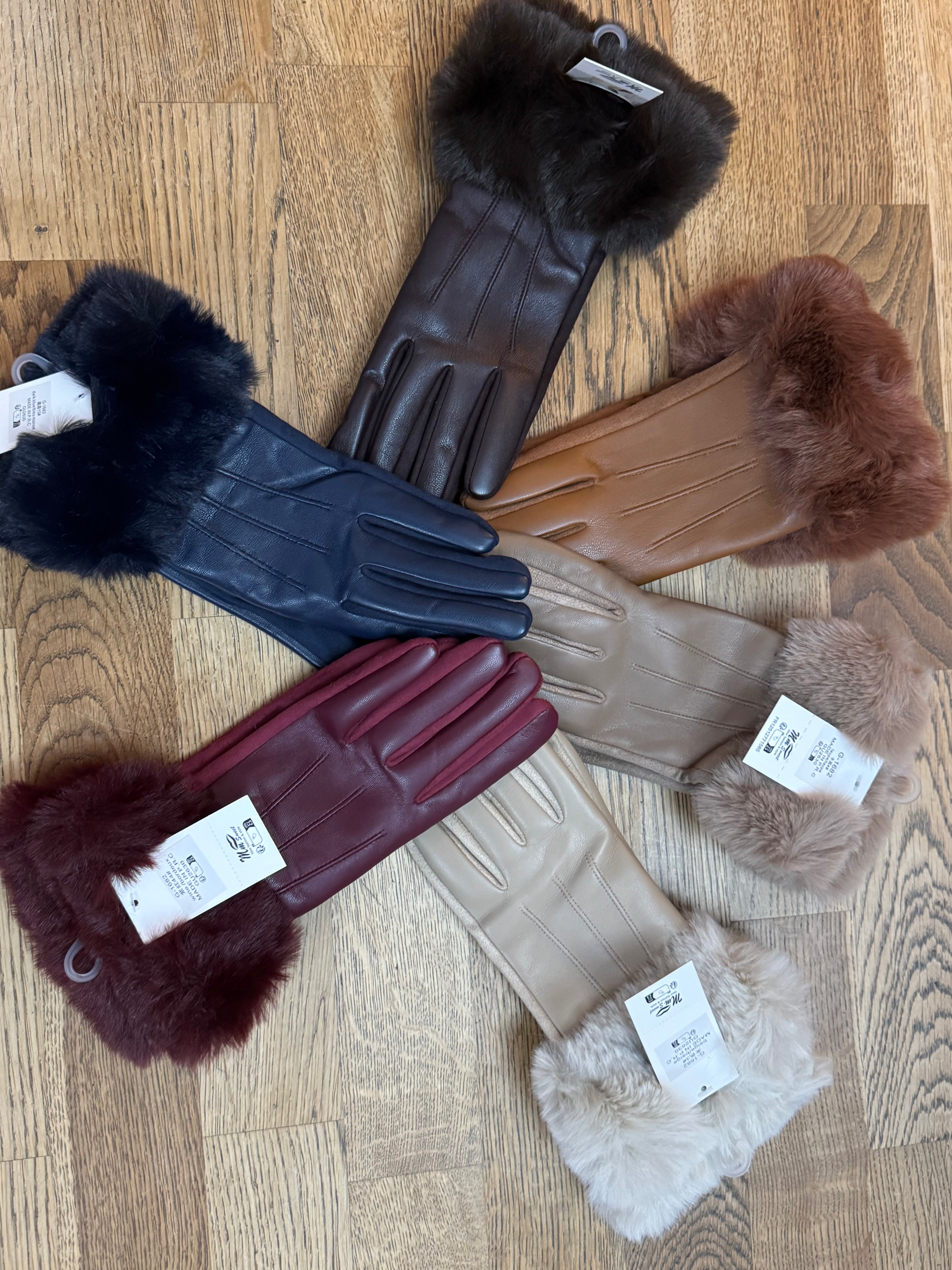 ❄️ Luxe Touch Faux Leather Gloves