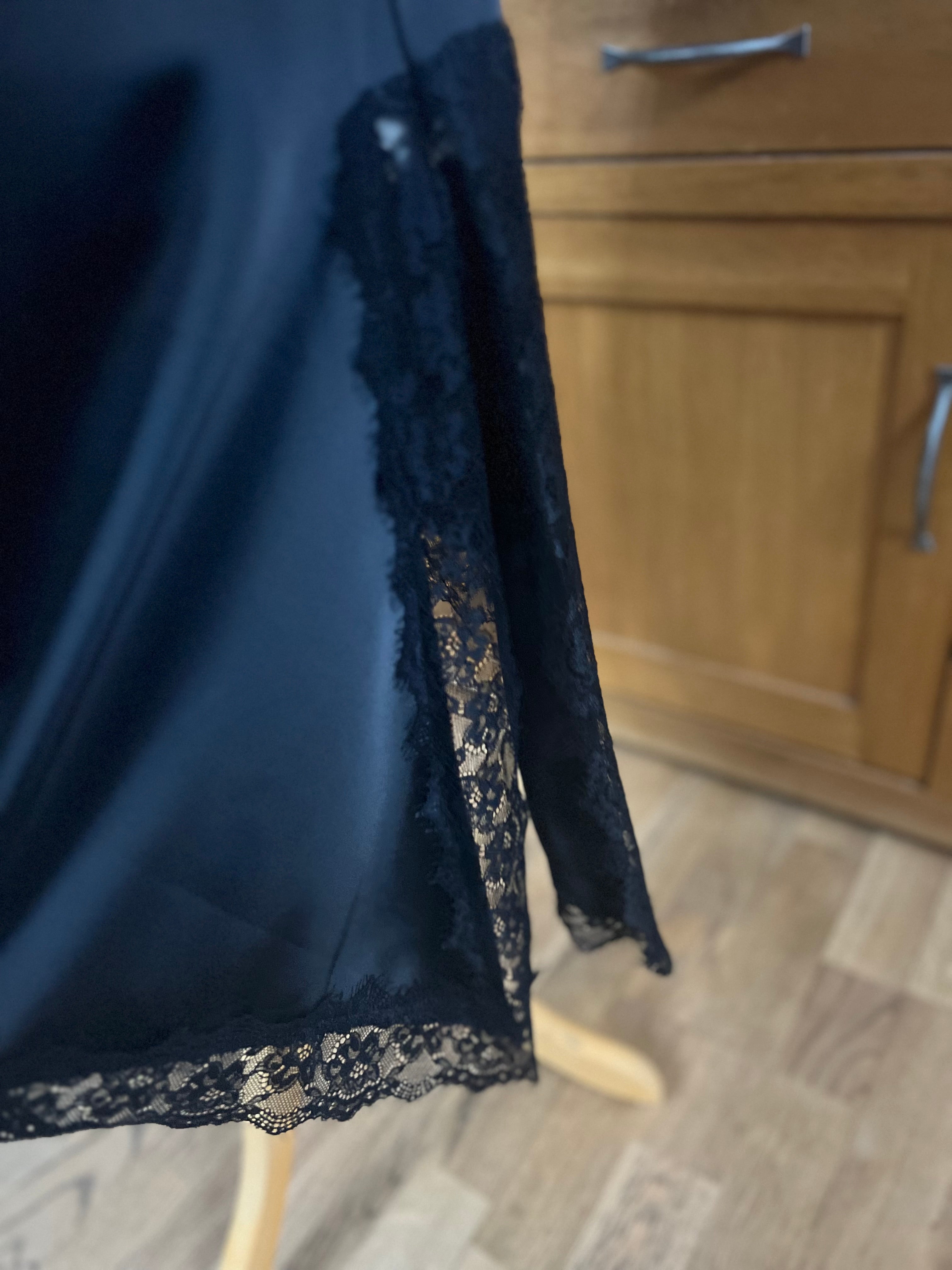 Slipstream 🔥 Asymmetric Lace Dress