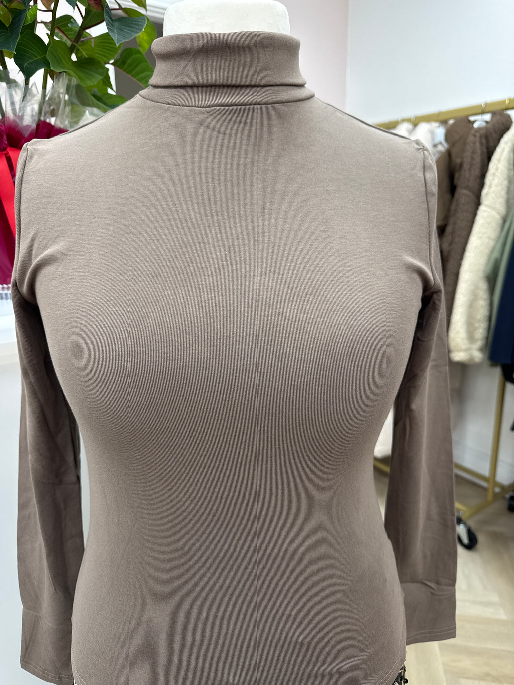 ✨ Polly High Neck Top