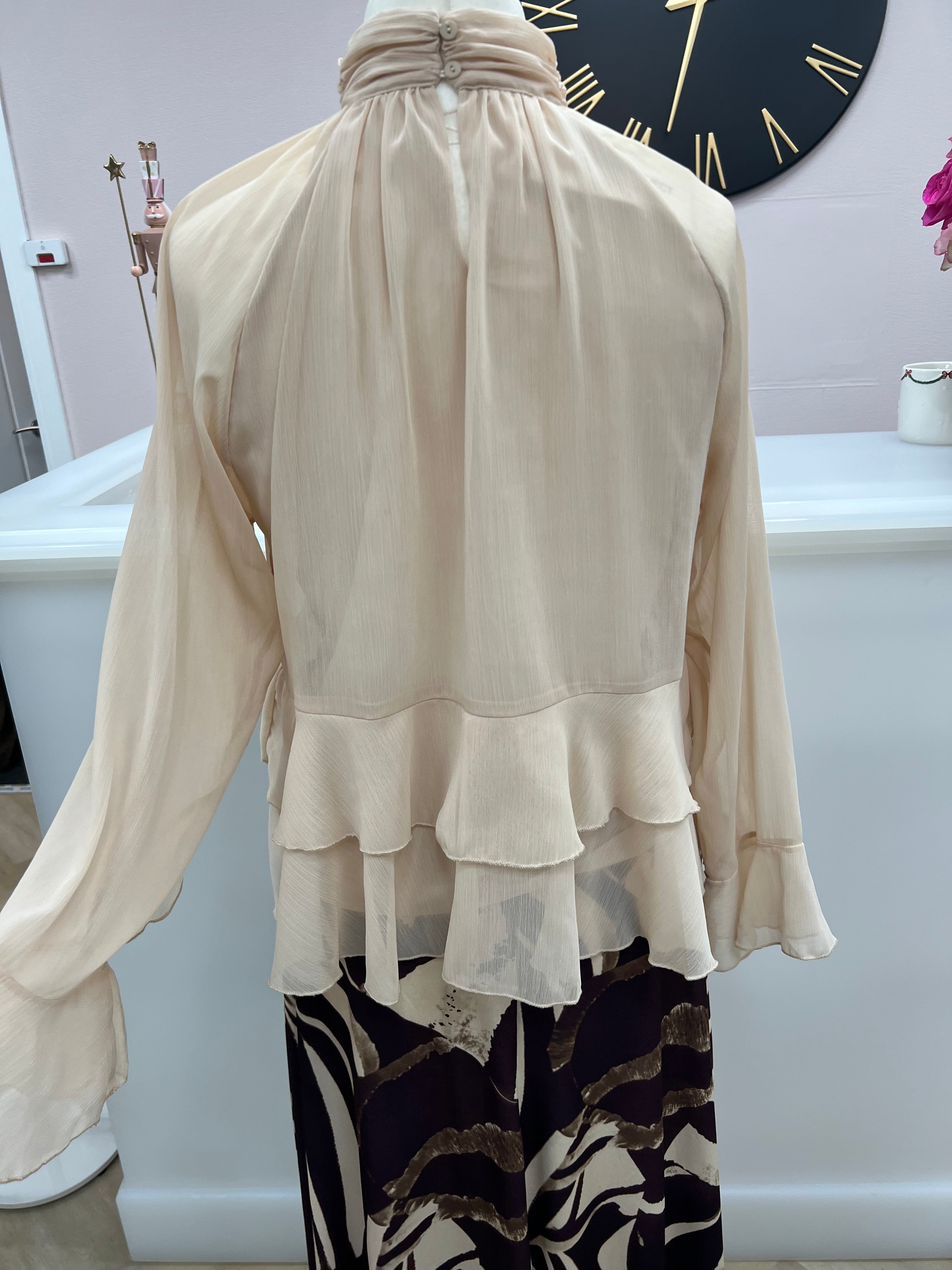 🌸 Petal Tier Blouse