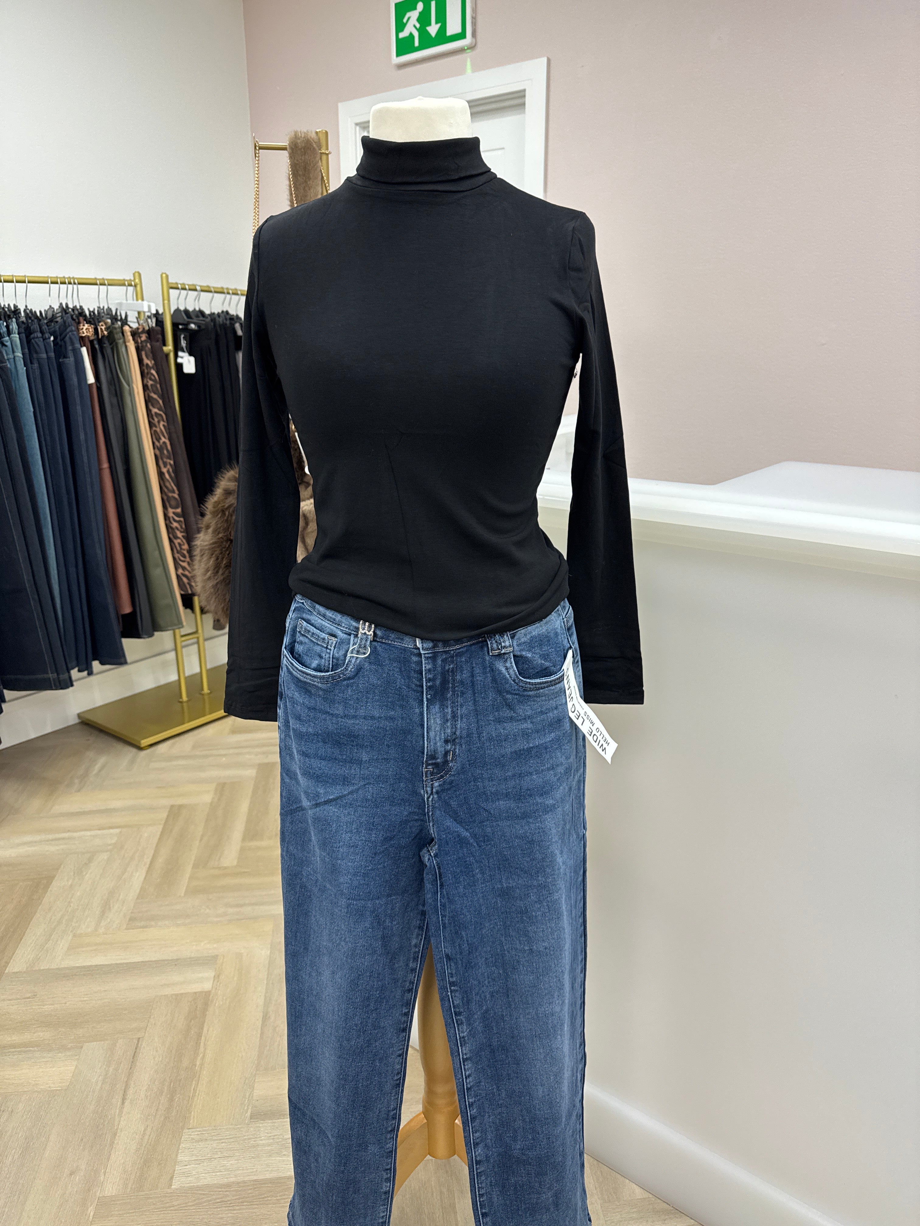 ✨ Polly High Neck Top