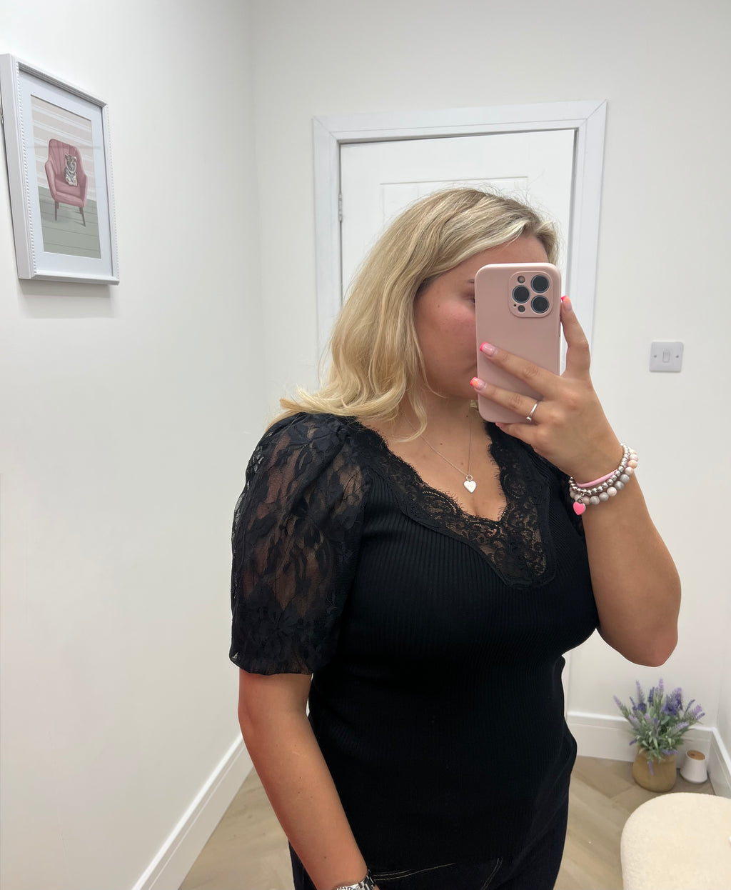 Vanessa lace puff sleeve top🤍🖤