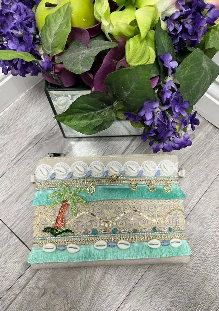 🌴 Palm – Embellished Boho Clutch