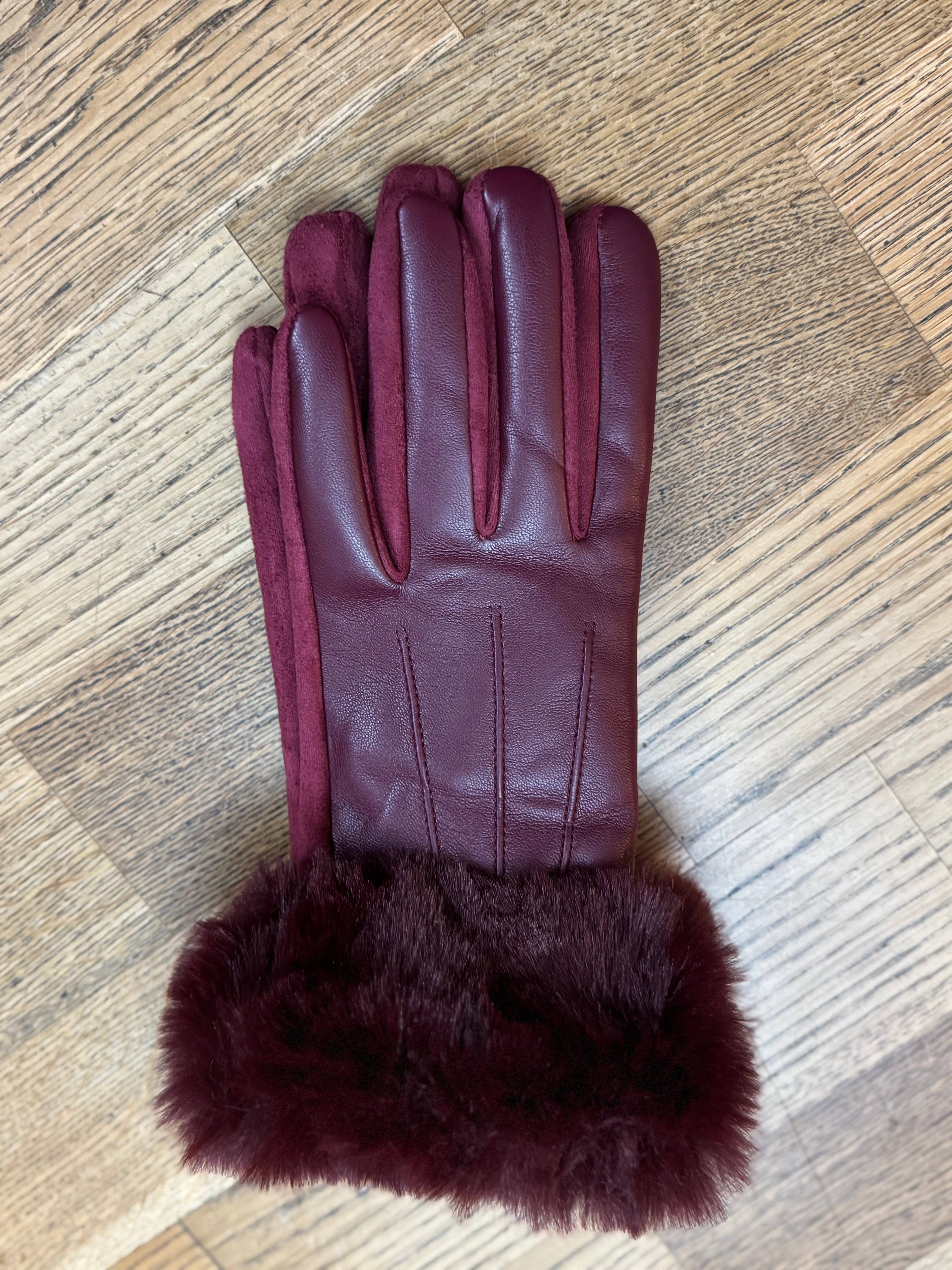 ❄️ Luxe Touch Faux Leather Gloves