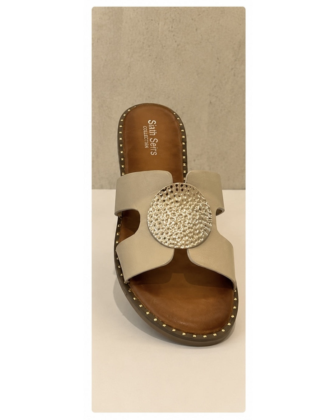 Holly Hammered Disc Sandal