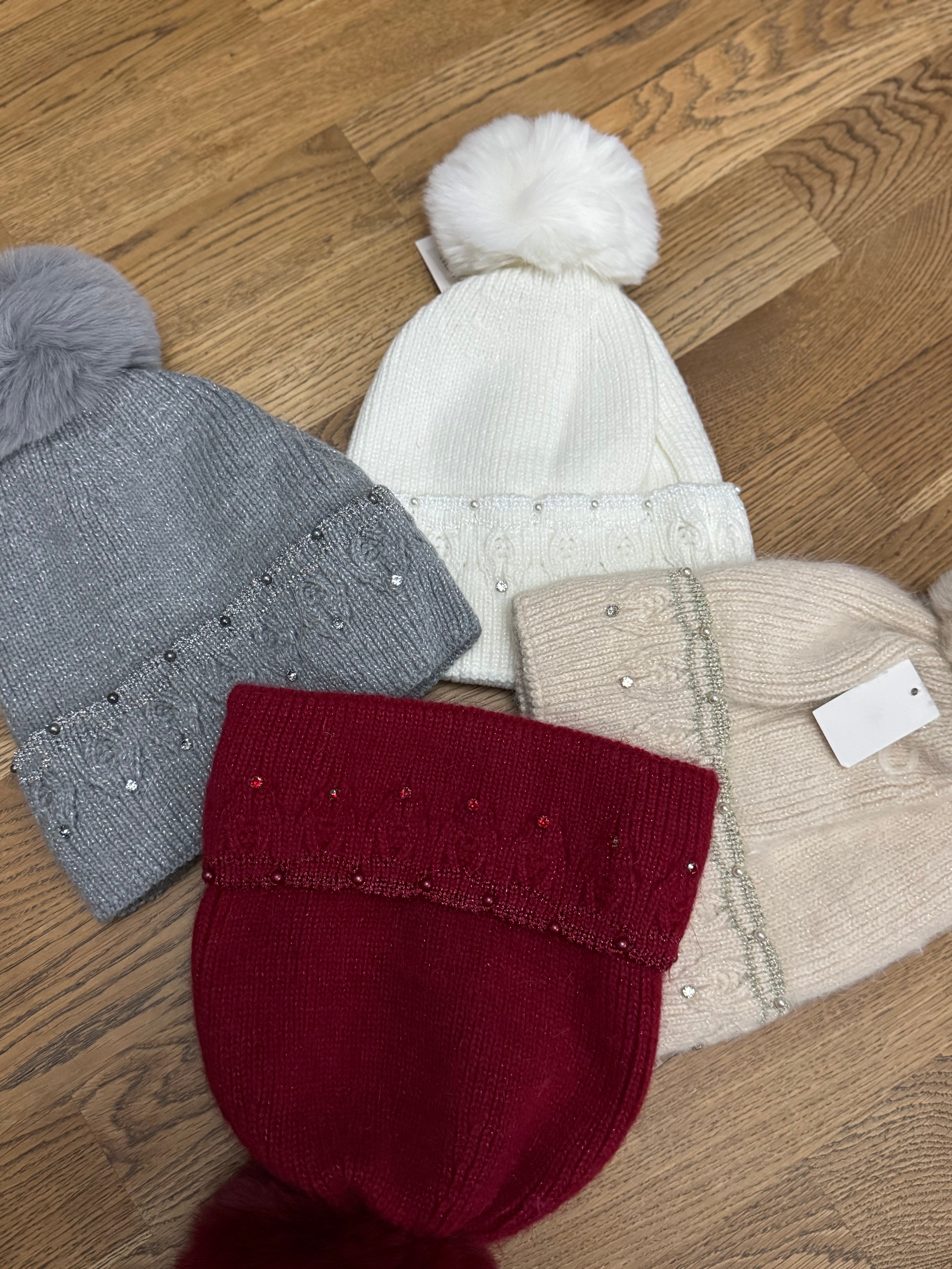 Lustrebloom Pom Beanie