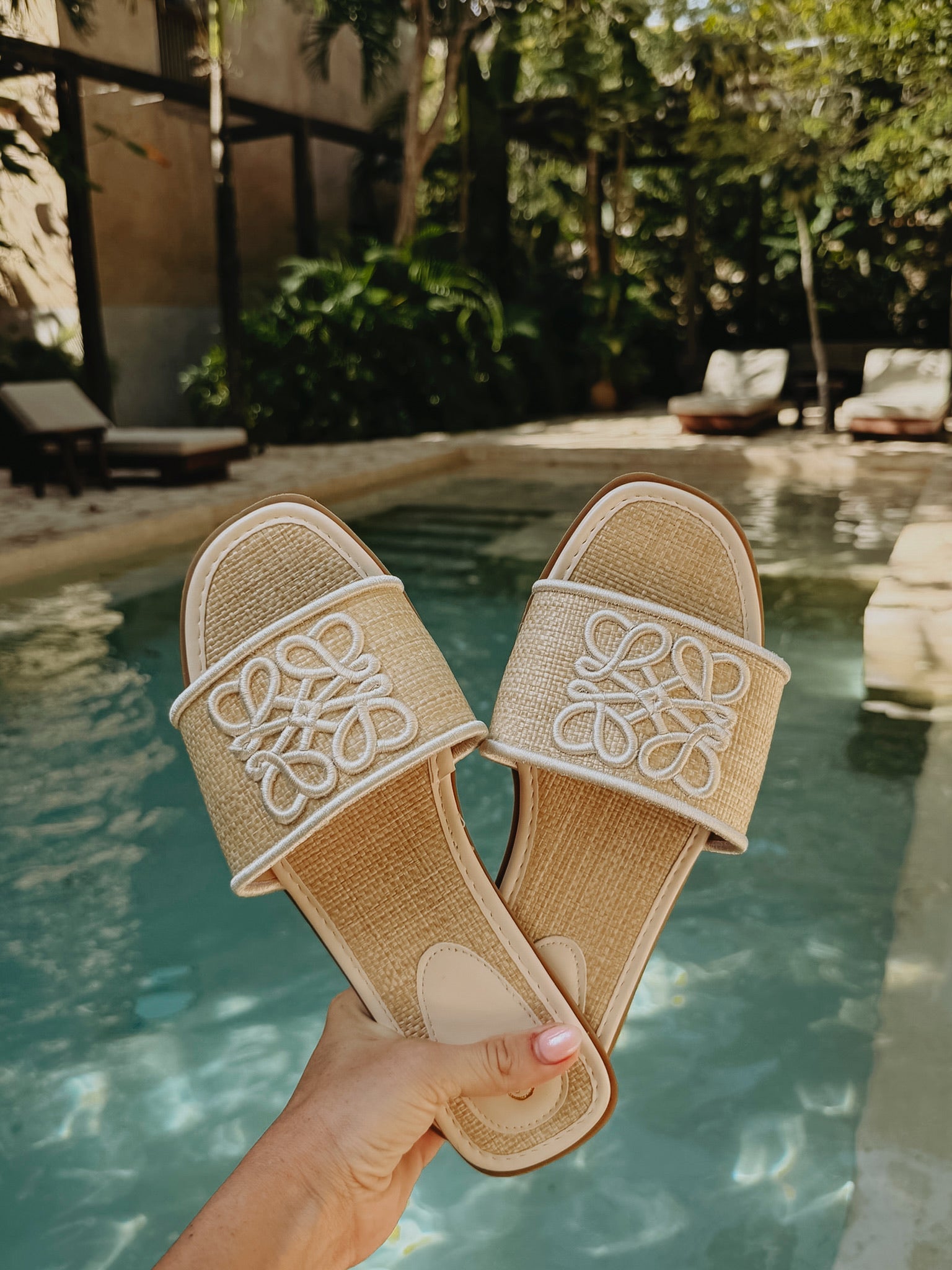 🖤🤎🤍🧡 Woven Appliqué Slide Sandals