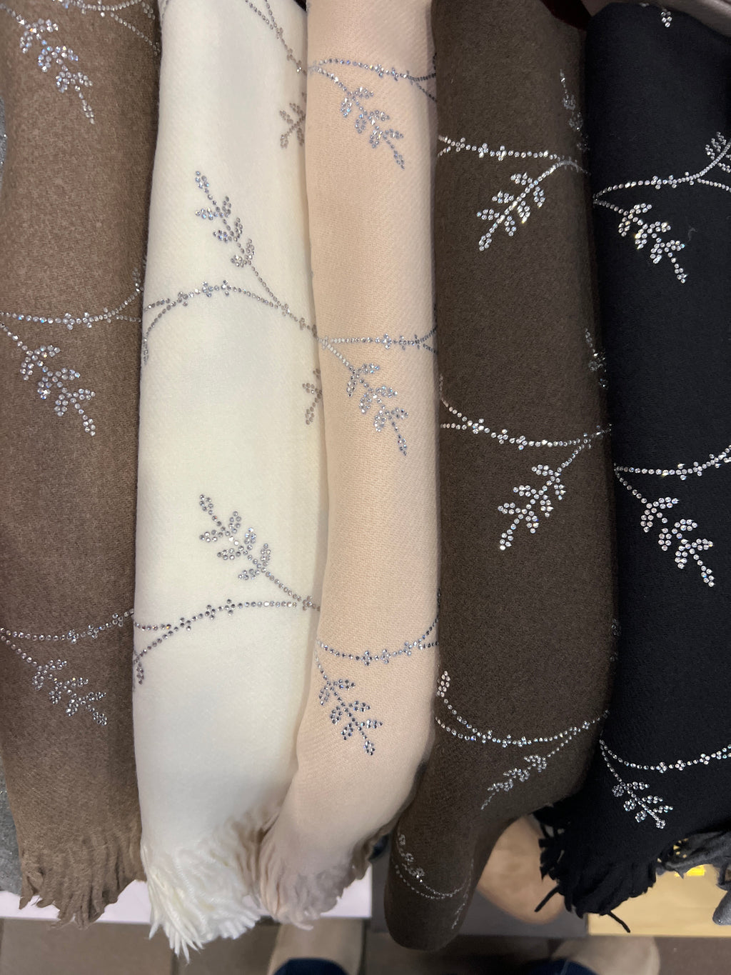 ✨ Leaf Sparkle Scarf