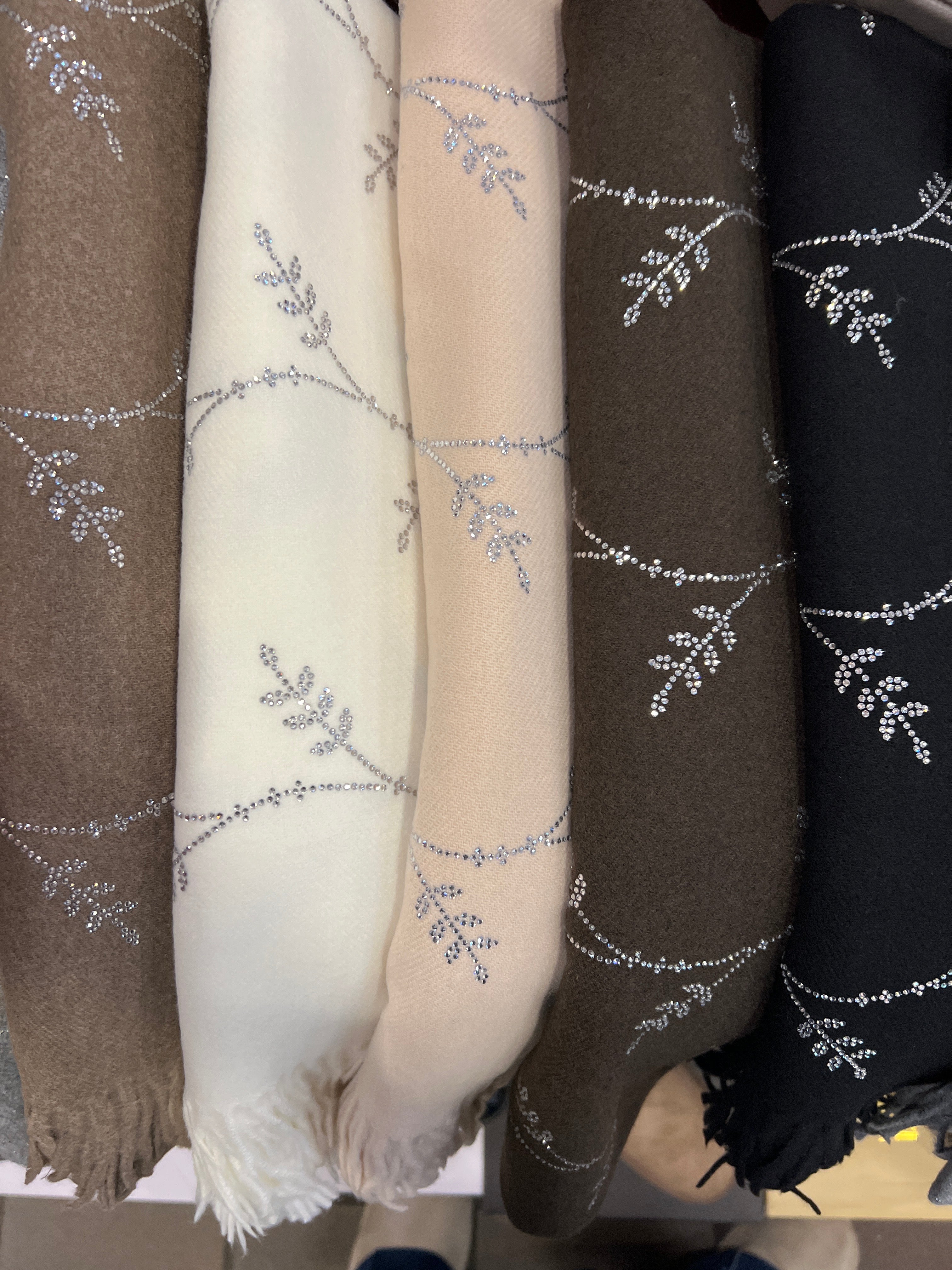 ✨ Leaf Sparkle Scarf