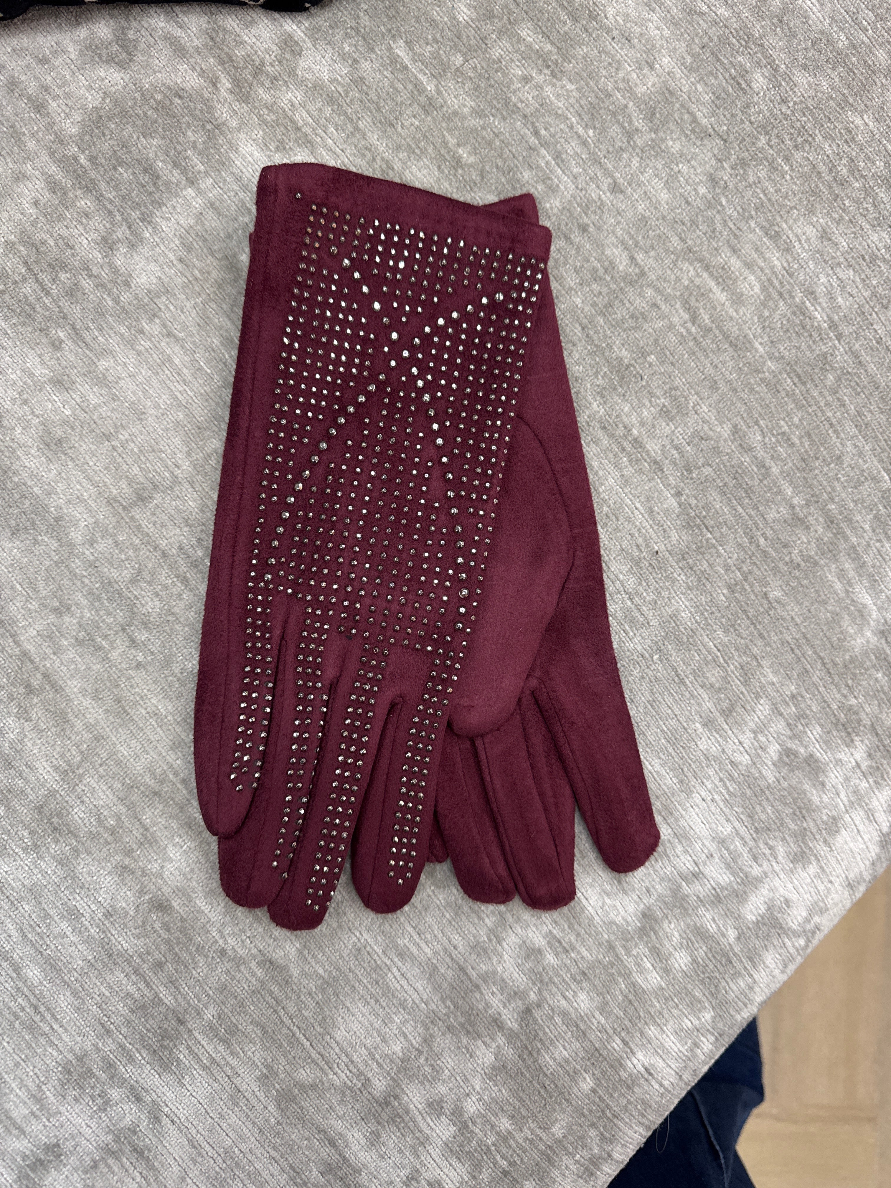 🧿 Pixel Stud Gloves