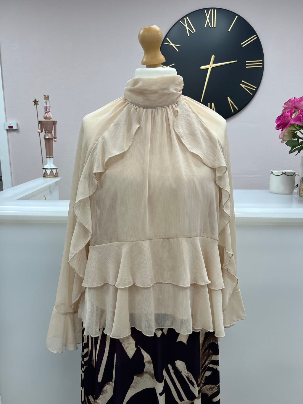 🌸 Petal Tier Blouse