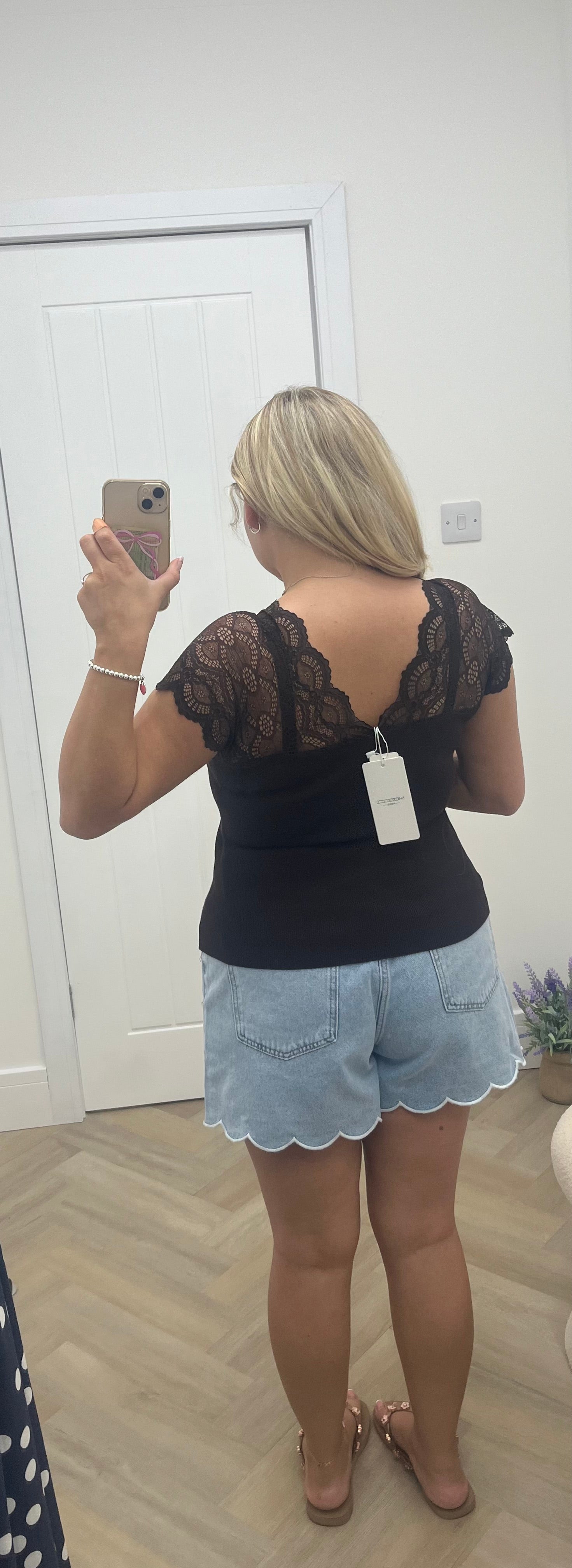 Lacy v neck top 🤍🤎