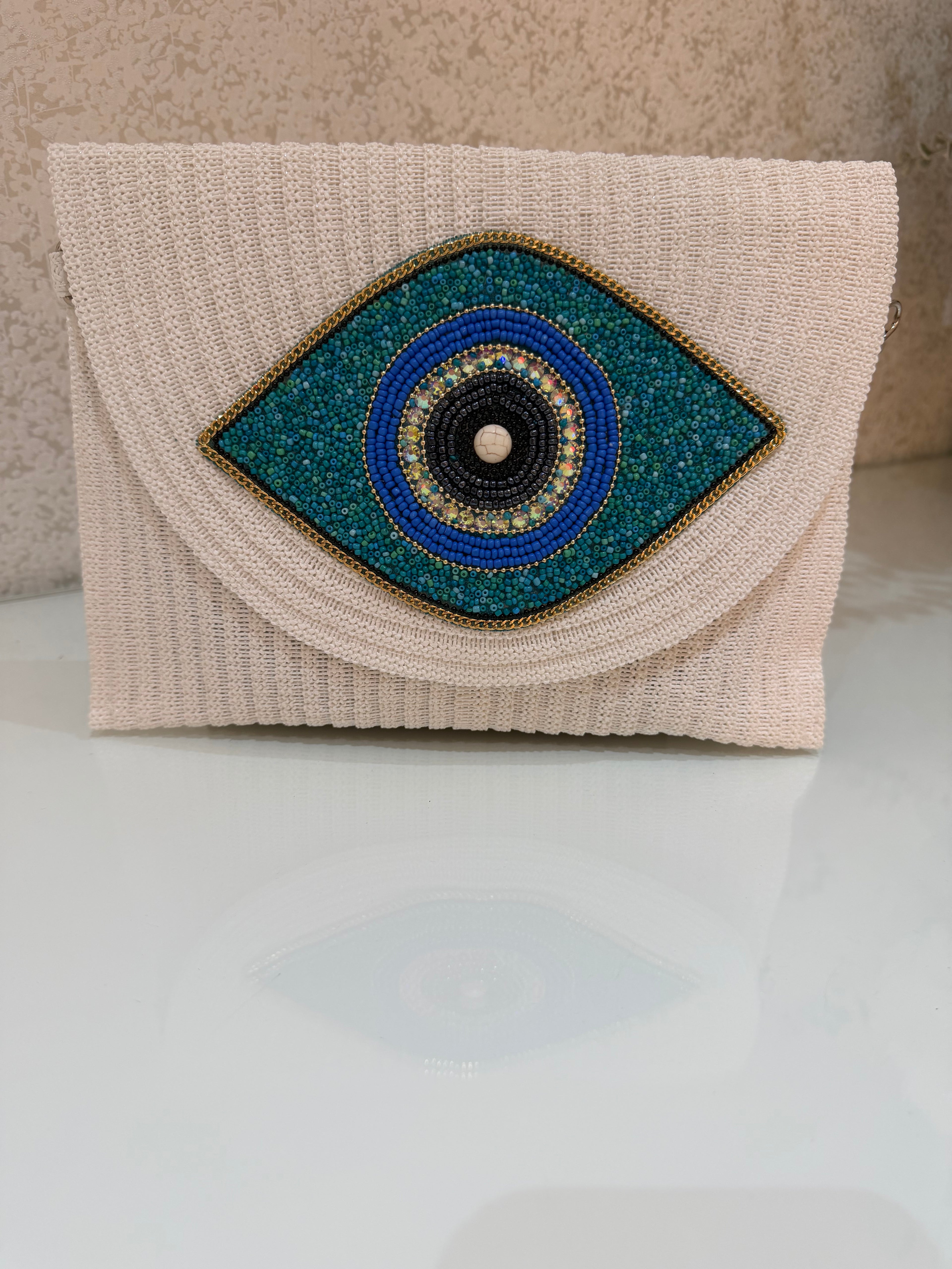 Eye Clutch