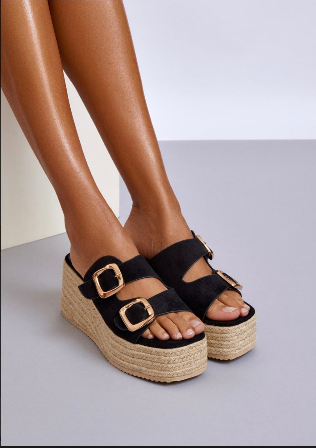 Double buckle wedge