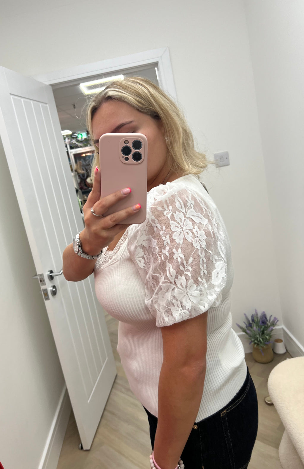 Vanessa lace puff sleeve top🤍🖤