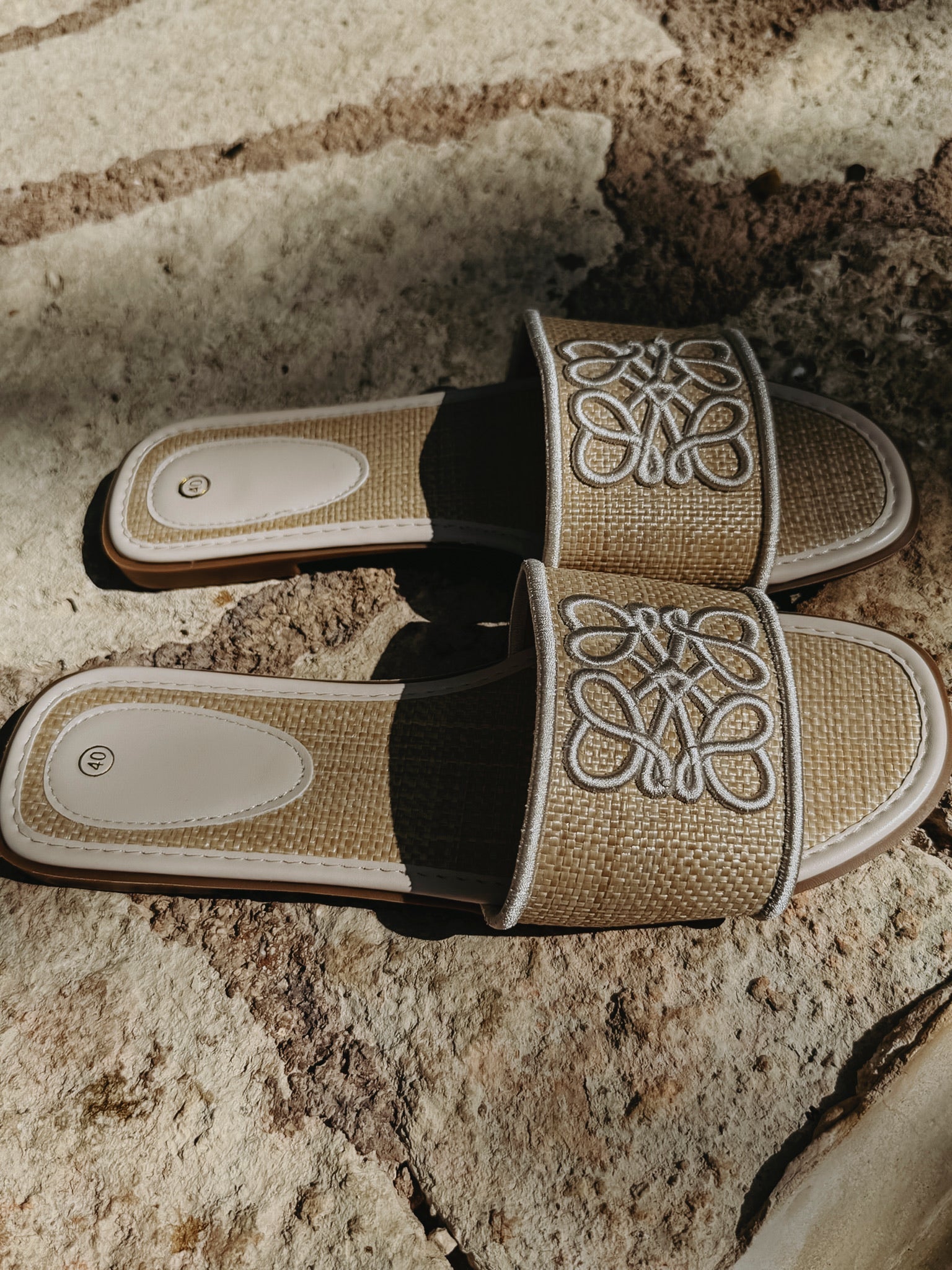 🖤🤎🤍🧡 Woven Appliqué Slide Sandals