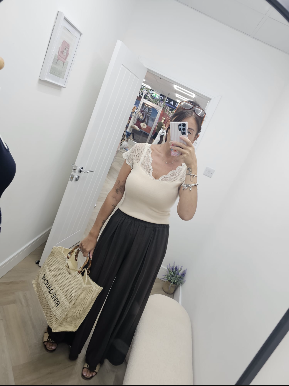 Lacy v neck top 🤍🤎