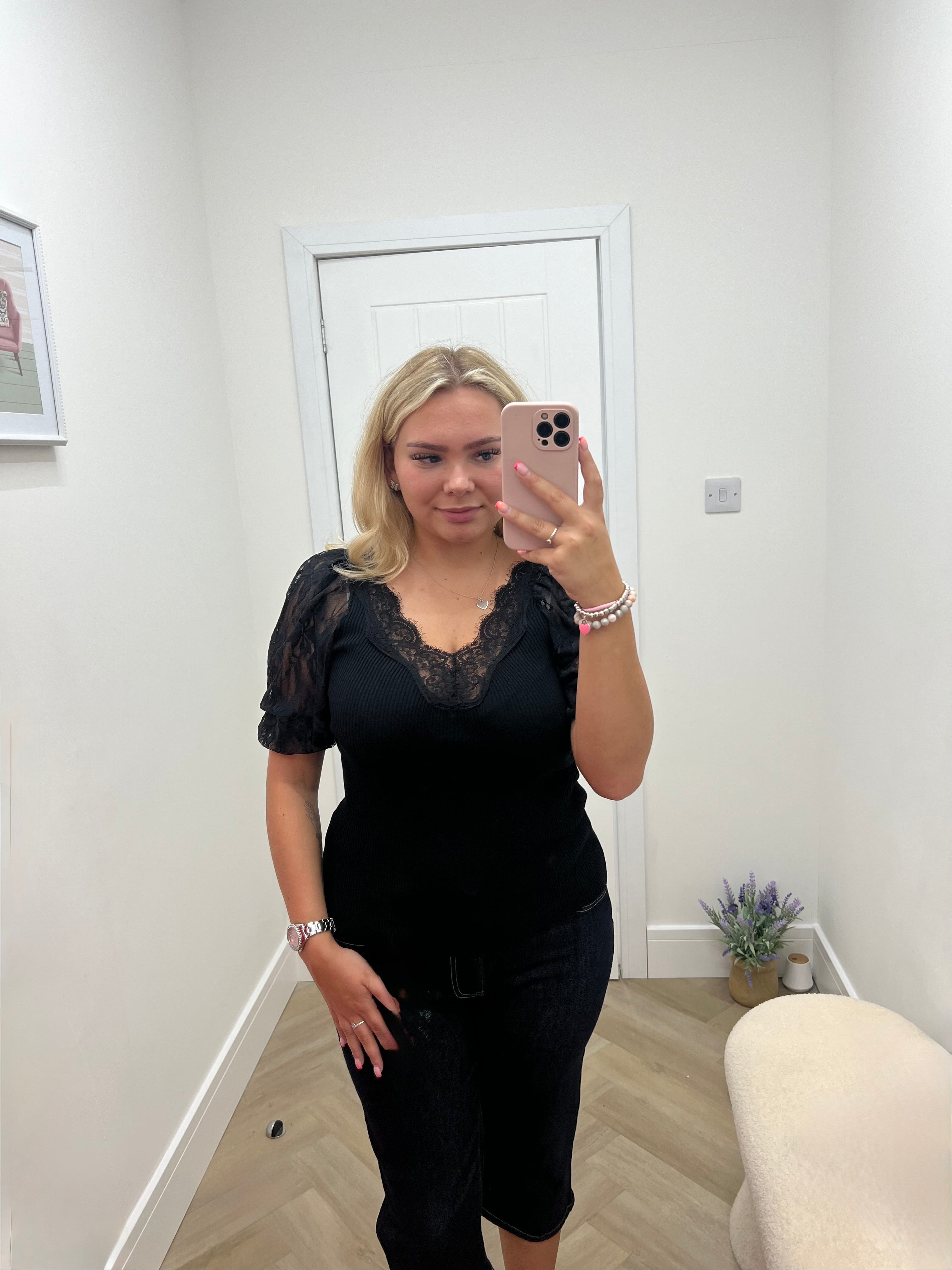 Vanessa lace puff sleeve top🤍🖤