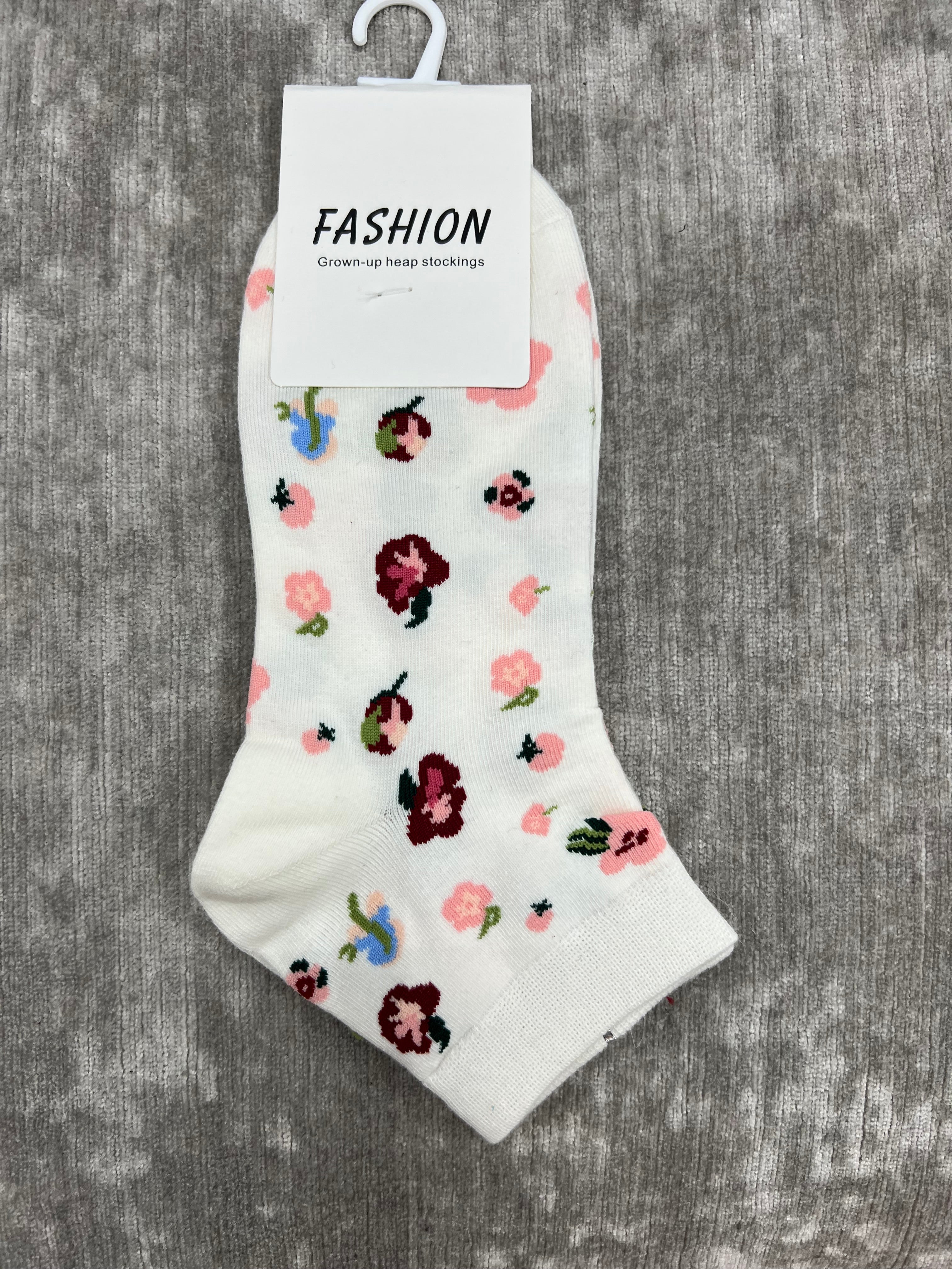 🌸 Floral Pattern Socks