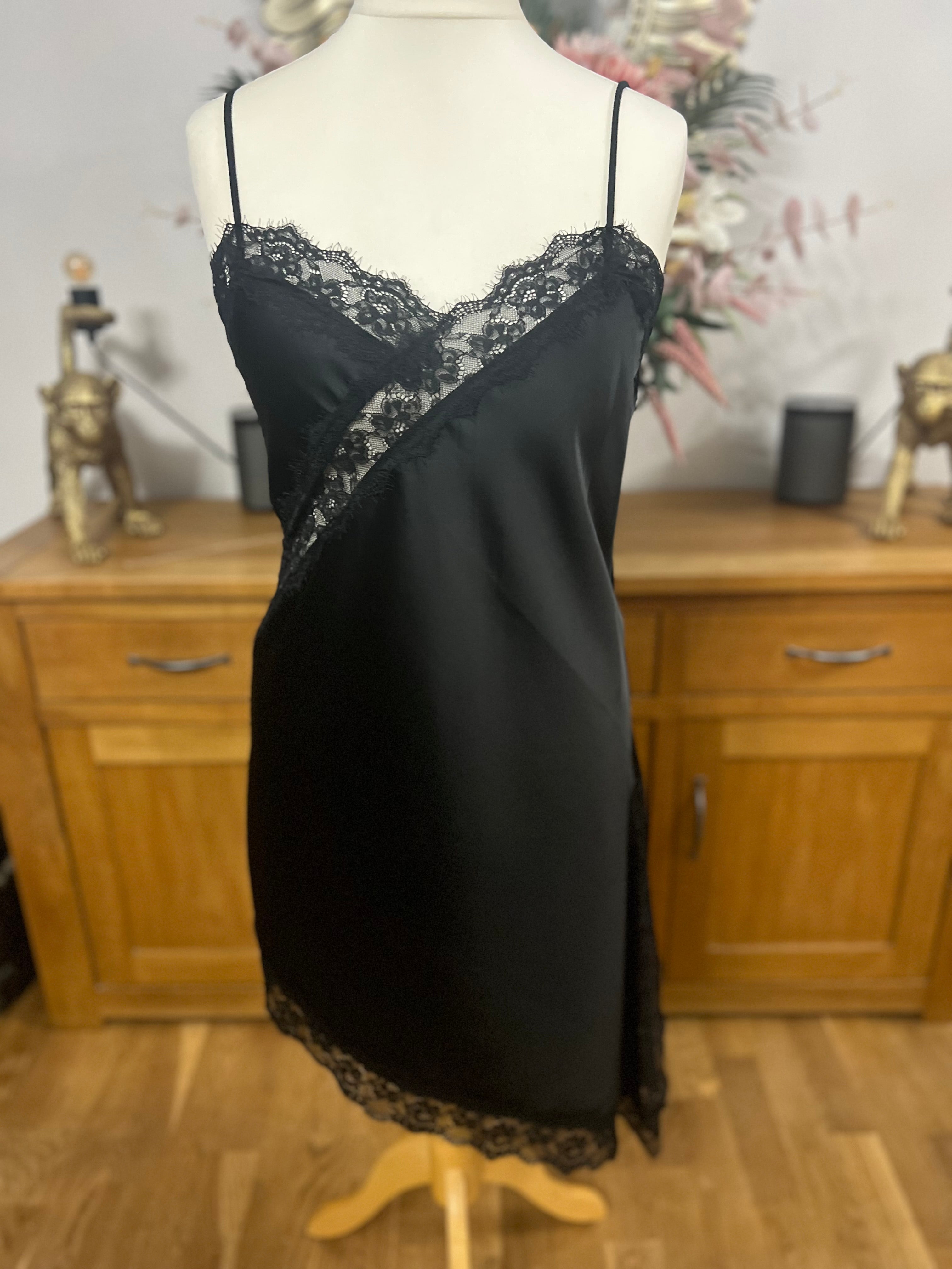 Slipstream 🔥 Asymmetric Lace Dress