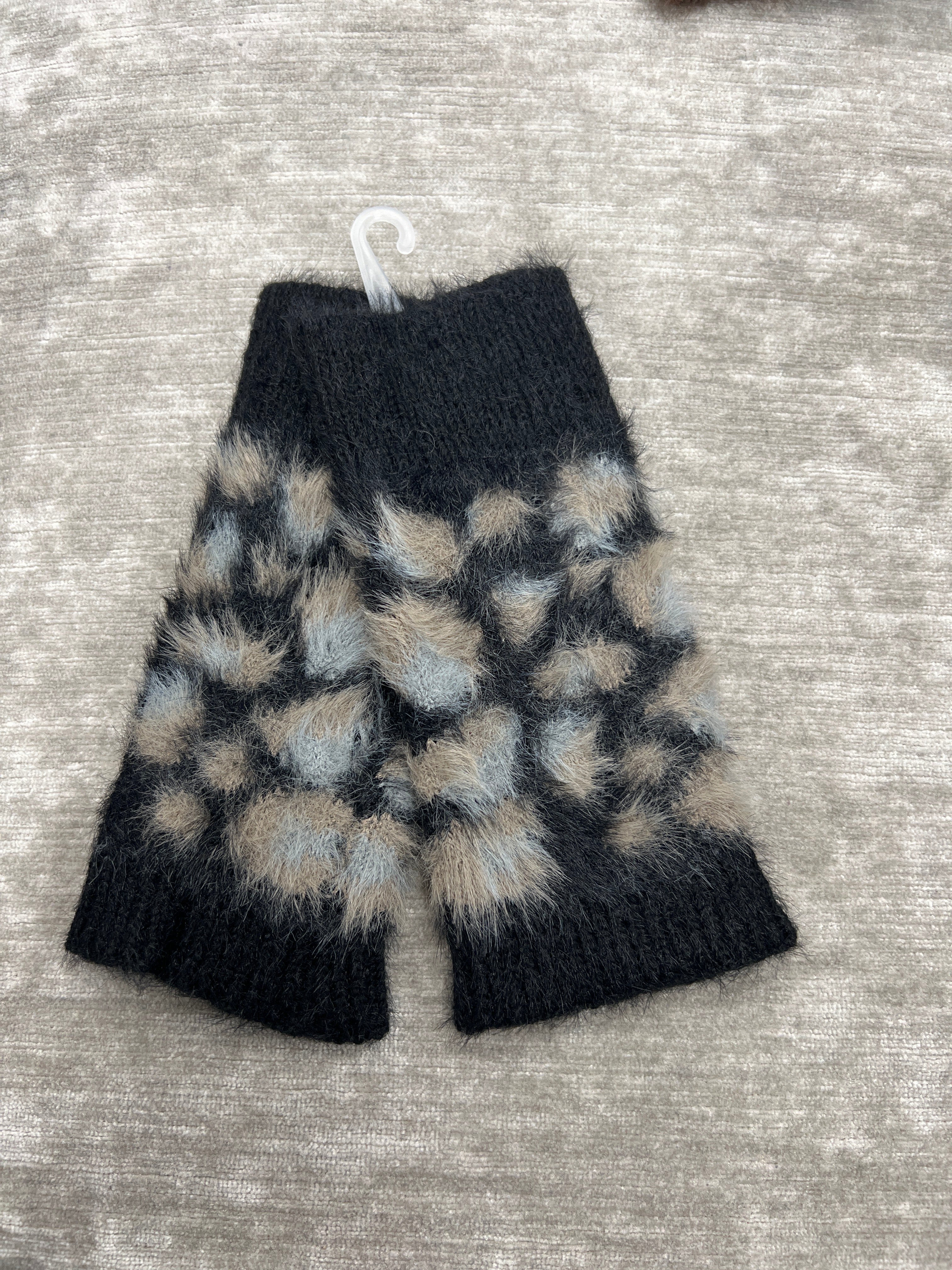 🐾 Leopard Luxe Fingerless Gloves