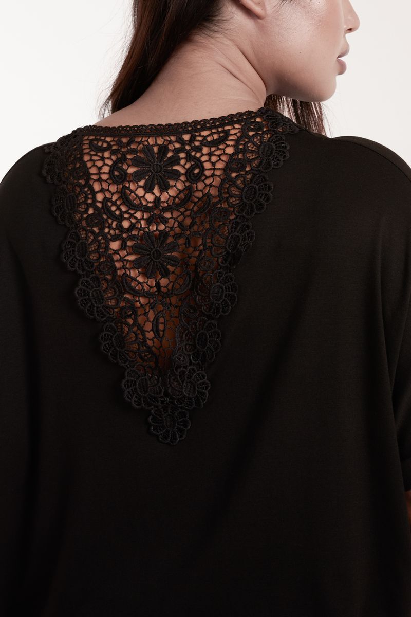 Curve Crochet Tee