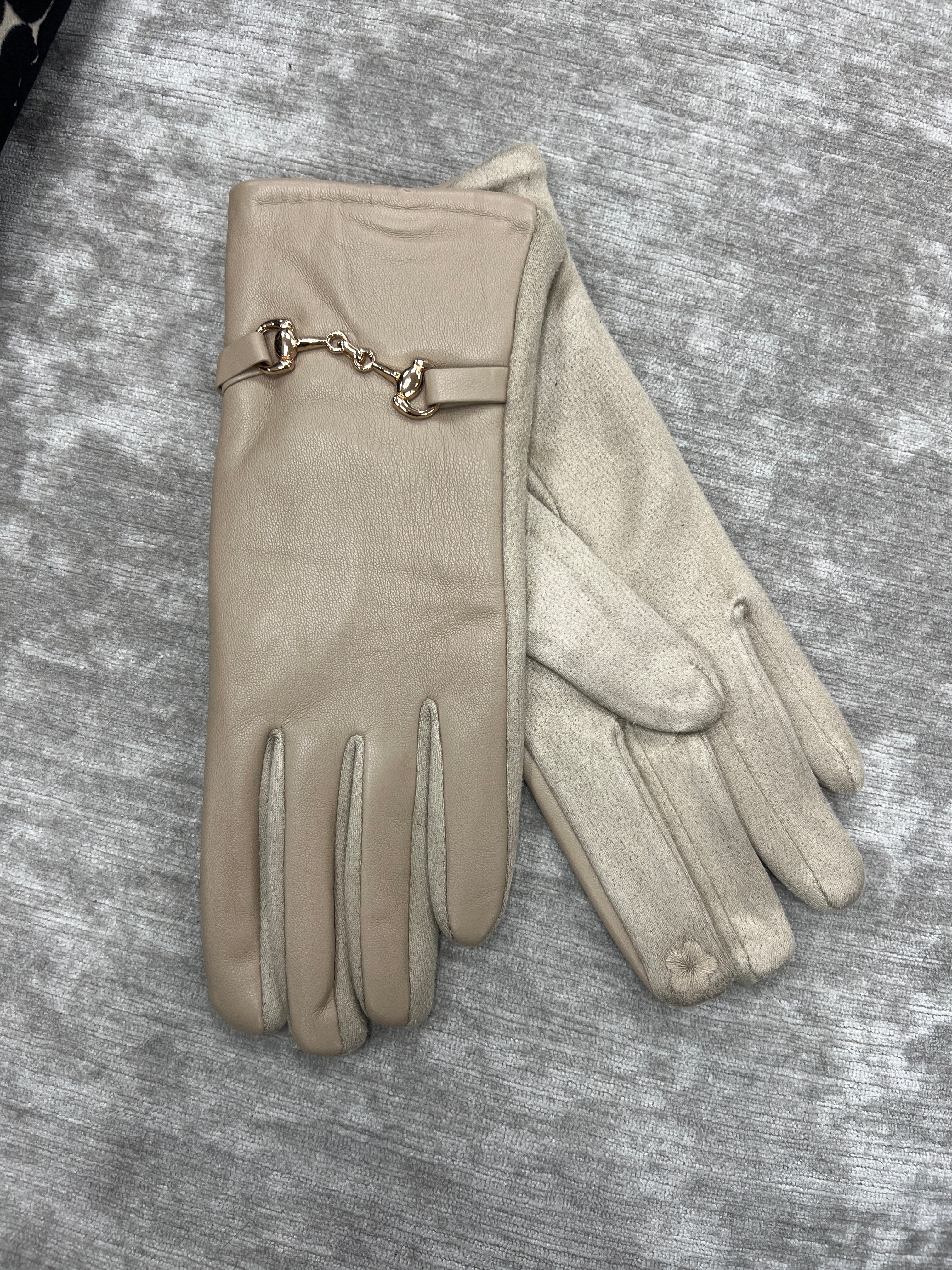 ✨ Chainlink Chic Faux Leather Gloves