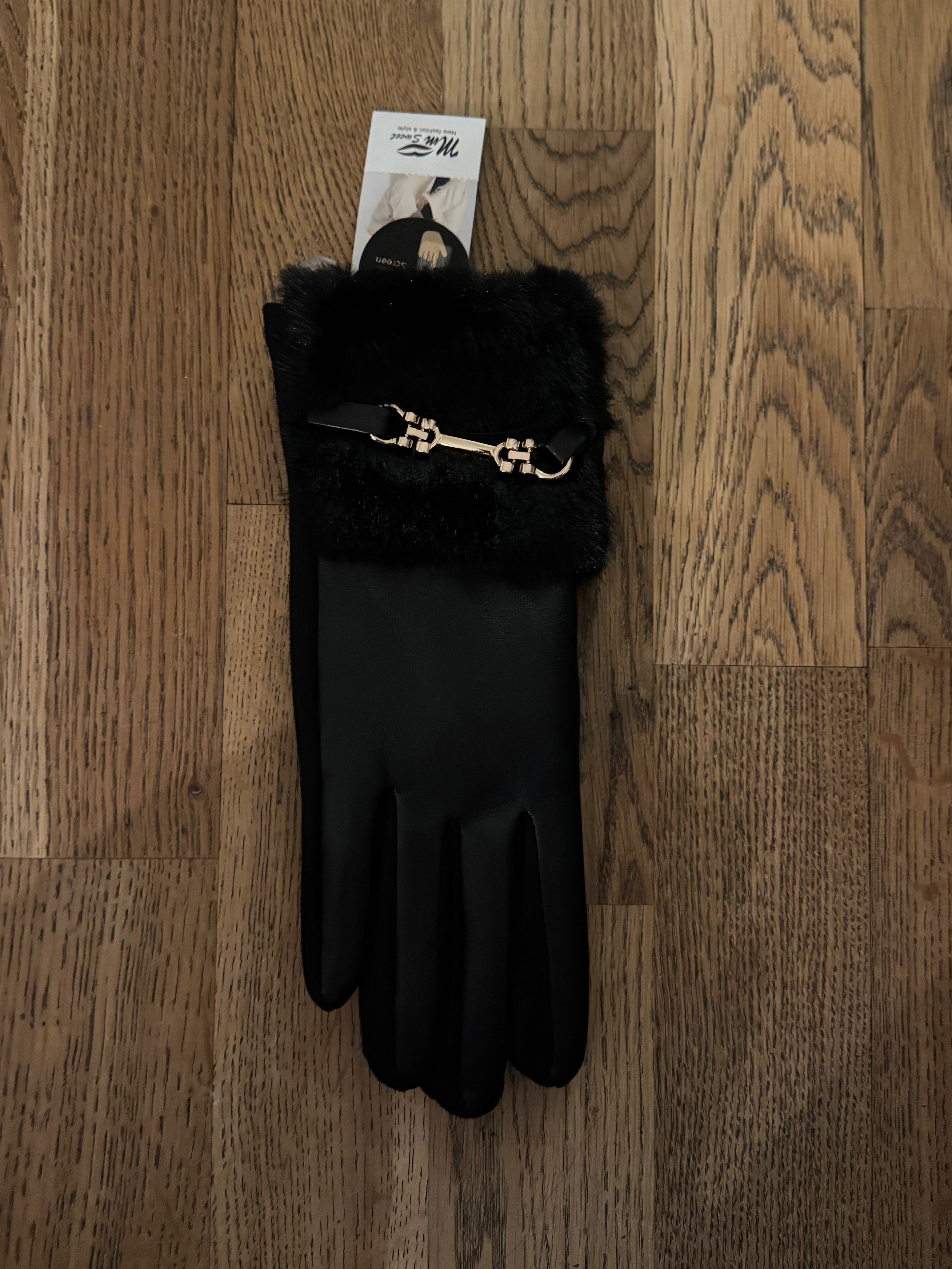 ✨ Chainlink Chic Faux Leather Gloves