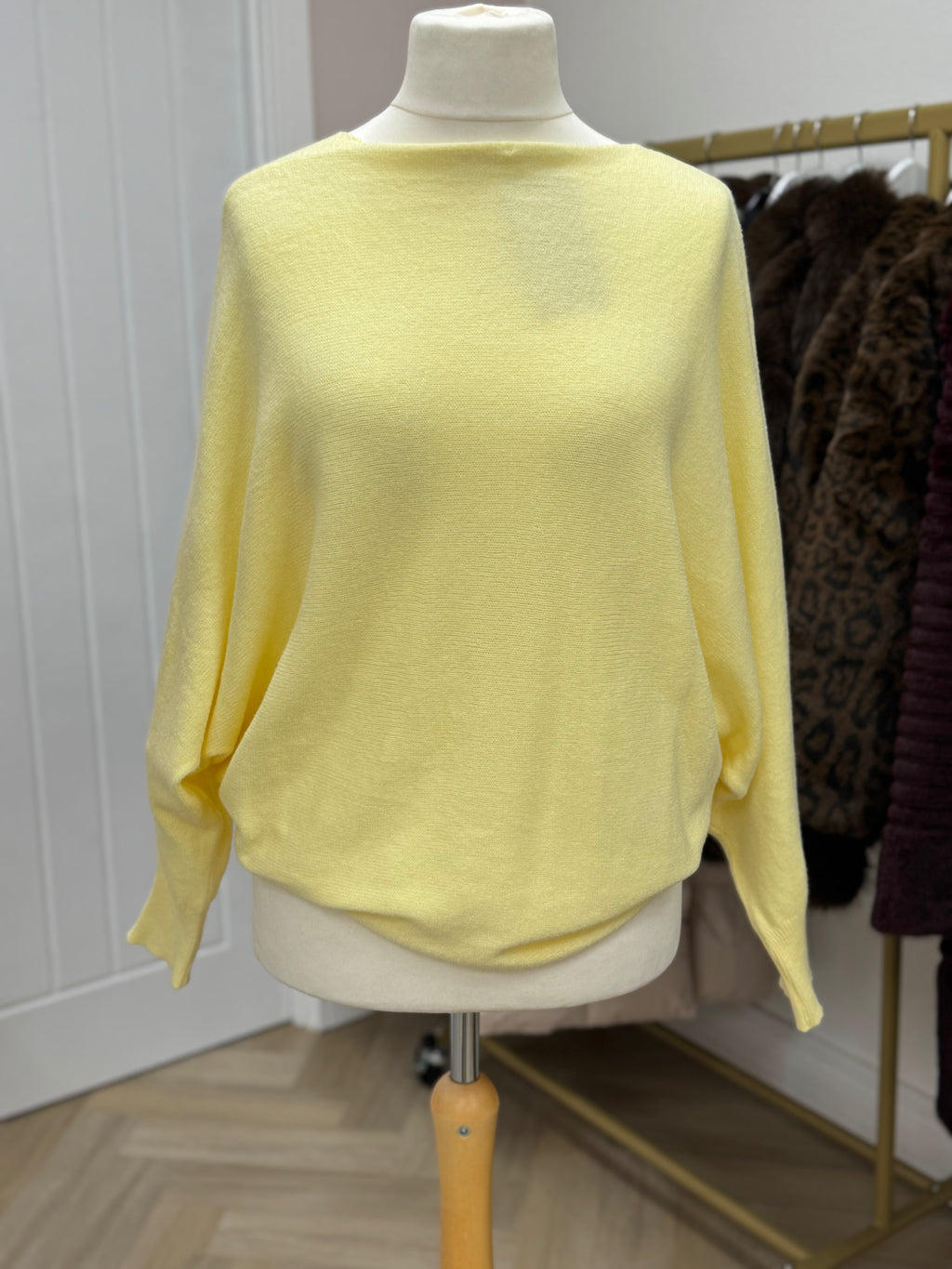 Batwing Reversible Knot Jumper