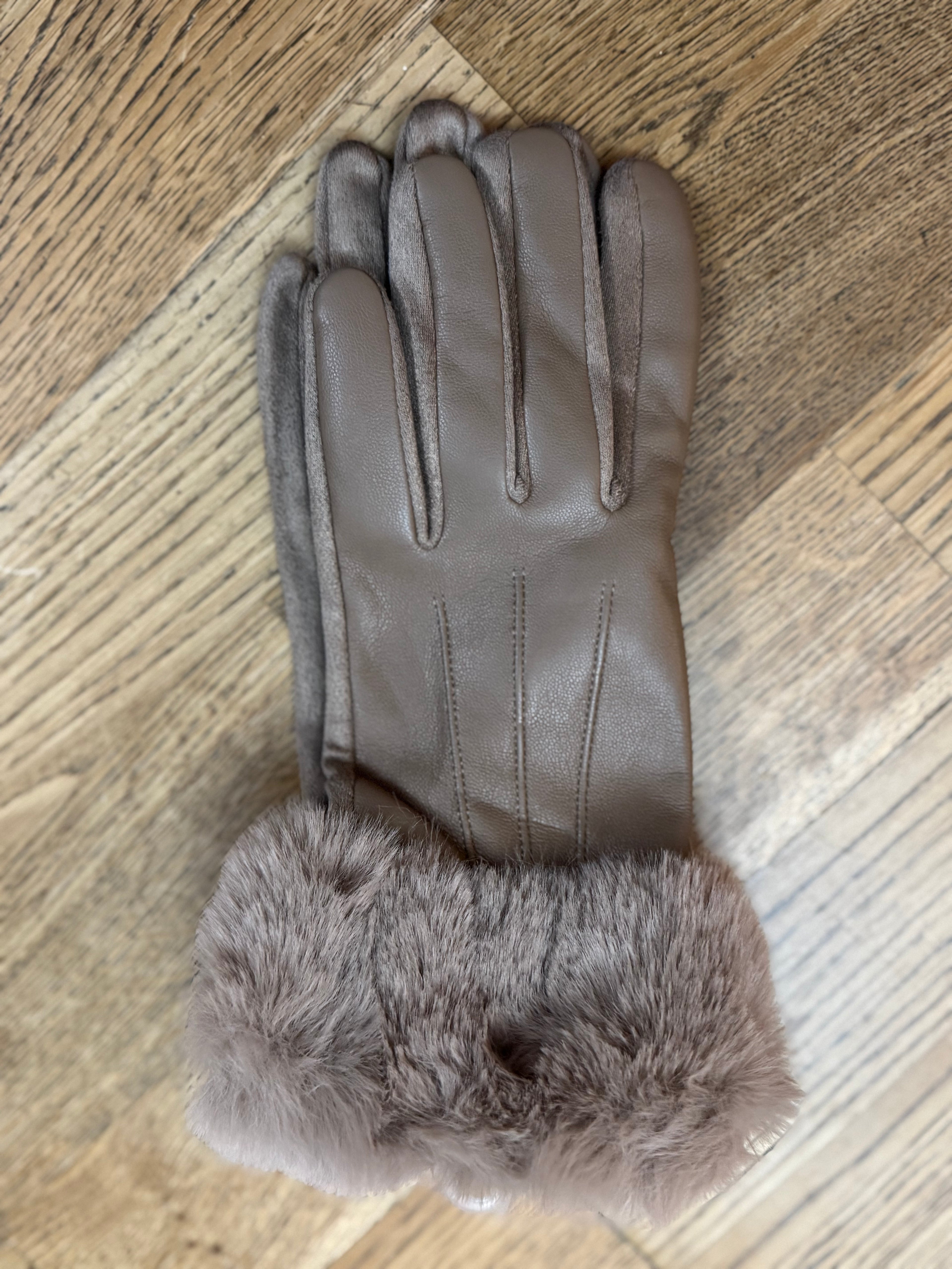 ❄️ Luxe Touch Faux Leather Gloves