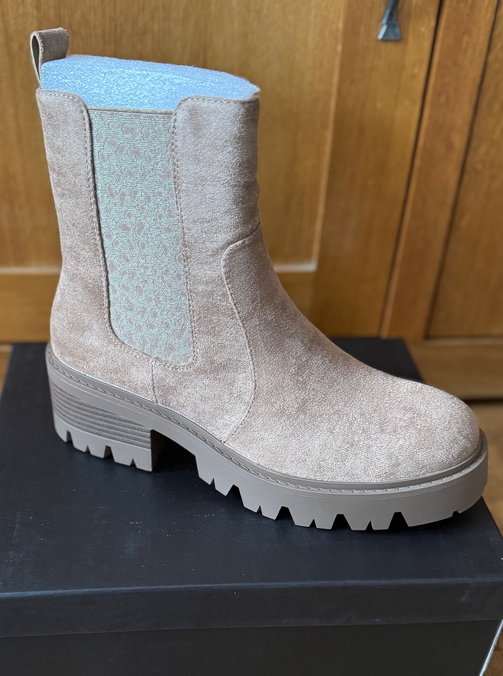 🥾 Finn Boot Collection – Where Texture Meets Tenacity